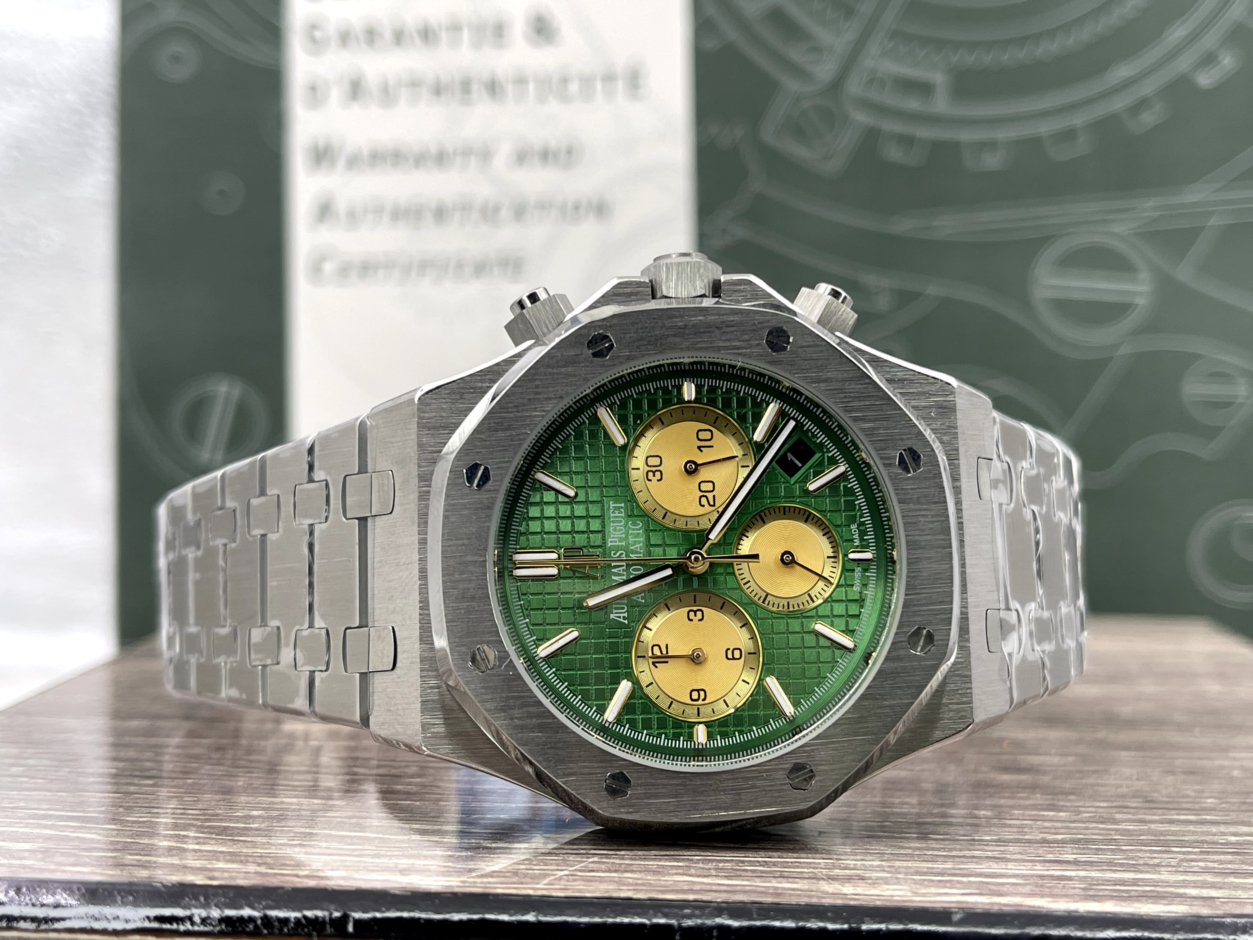 Audemars Piguet Royal Oak Chronograph 26332 – Green Dial - Image 2
