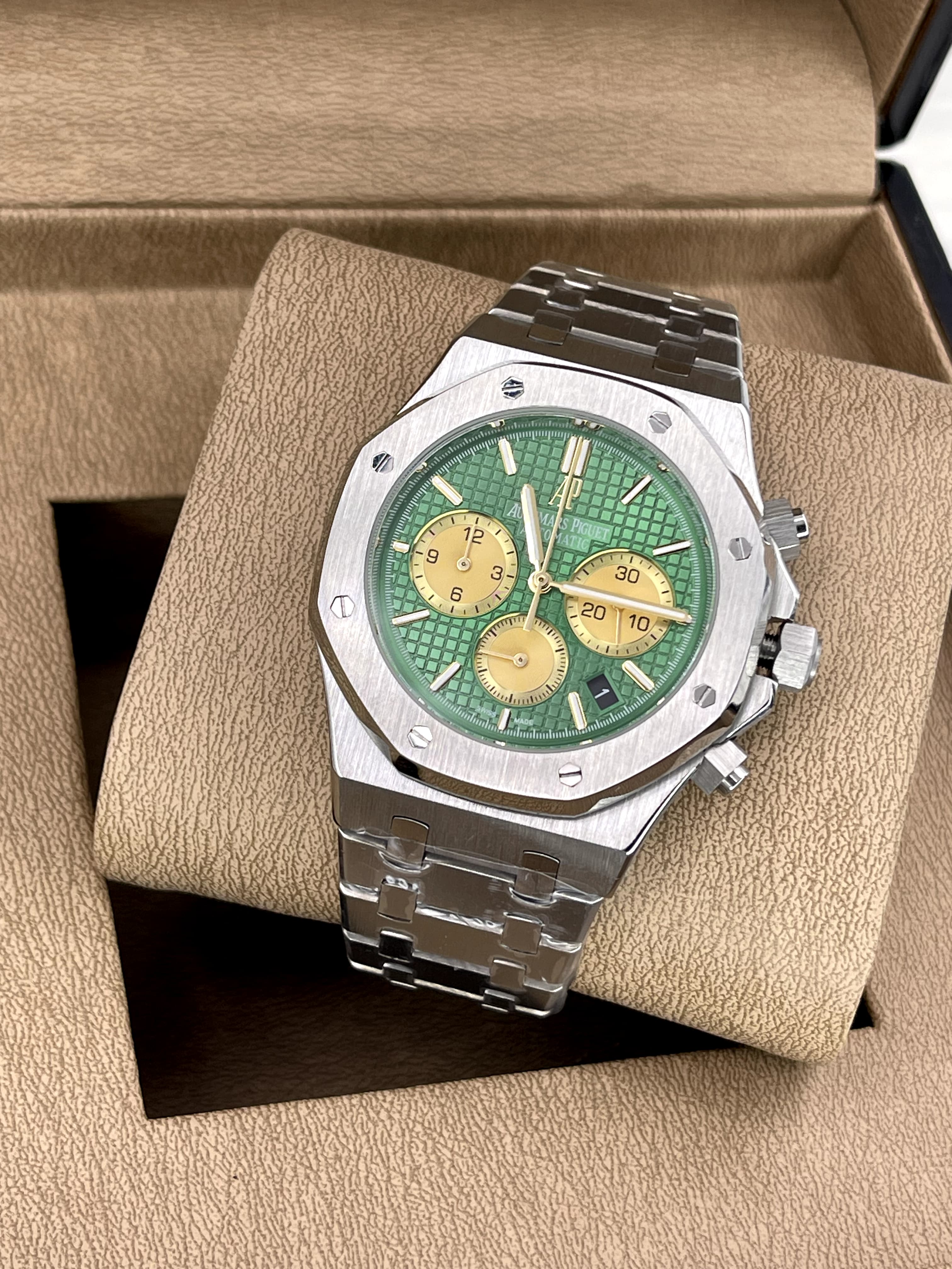 Audemars Piguet Royal Oak Chronograph 26332 – Green Dial