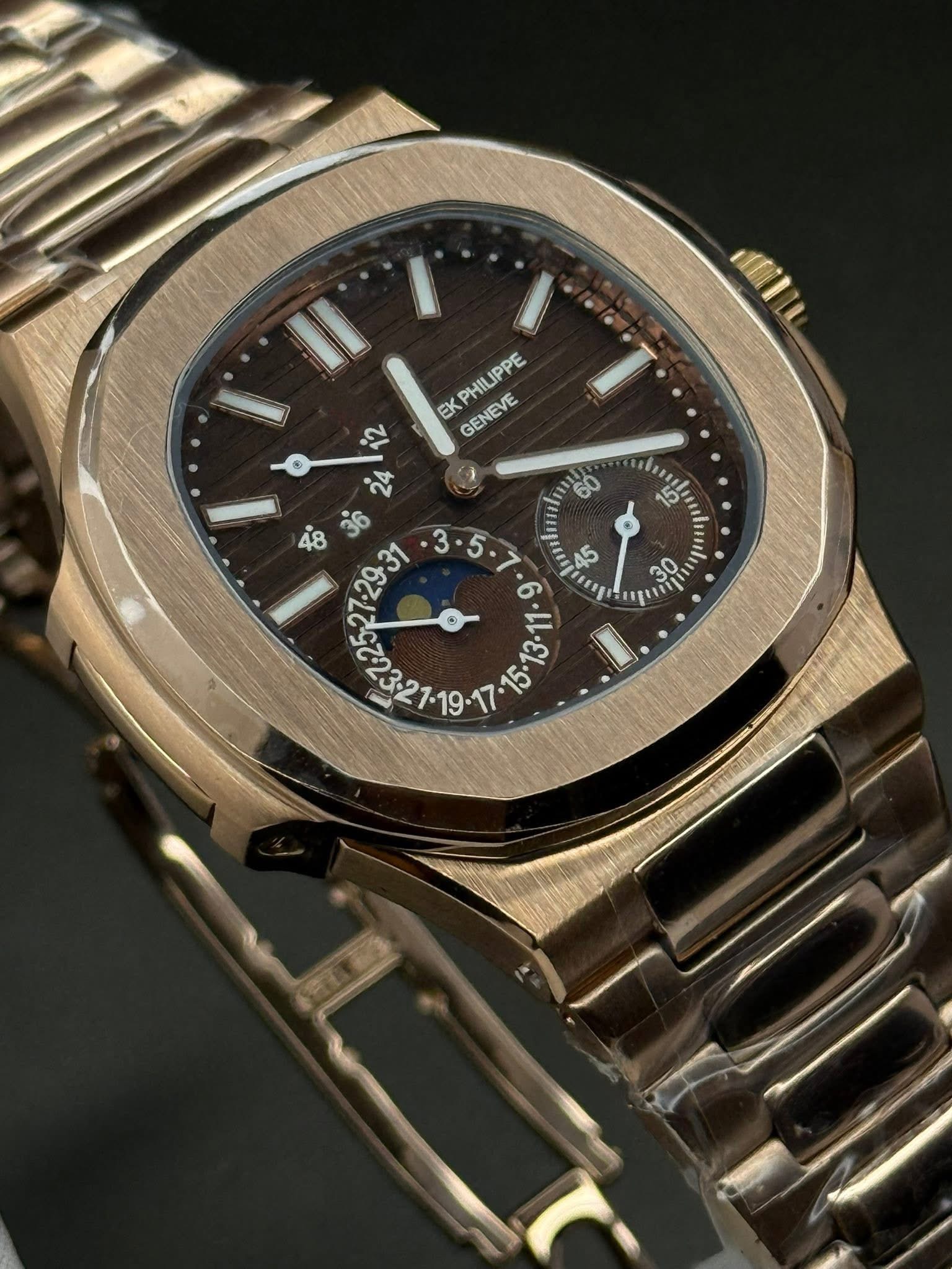 Patek Philippe Nautilus 5712/1R-001 – Master Grade (Rose Gold)