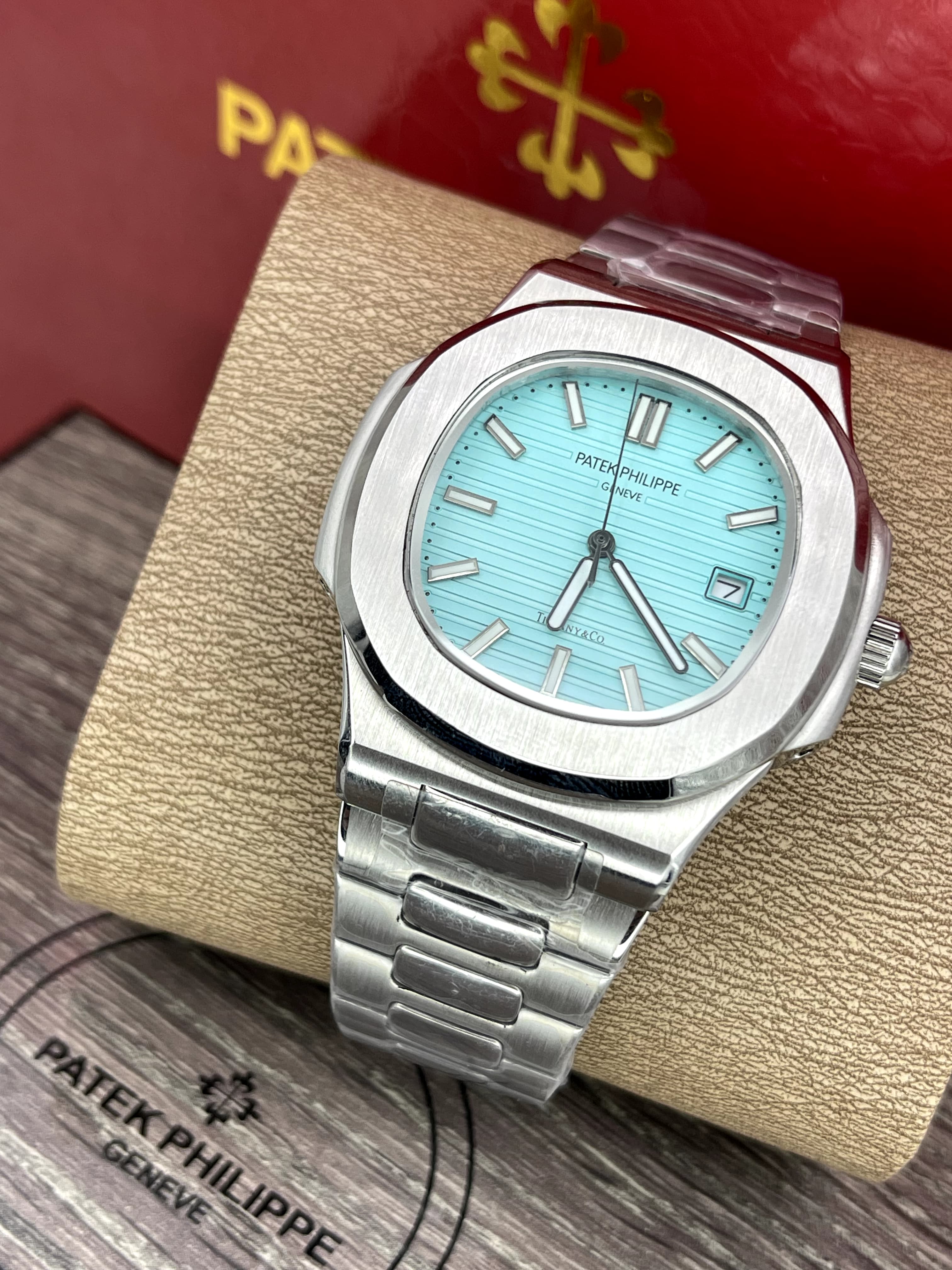 Patek Philippe Nautilus 5711 Ultra-Thin – Tiffany Blue Dial - Euro Grade Replica - Image 6
