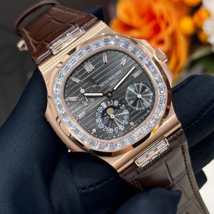 Patek Philippe Nautilus 5724R-001 – Rose Gold – Master Grade