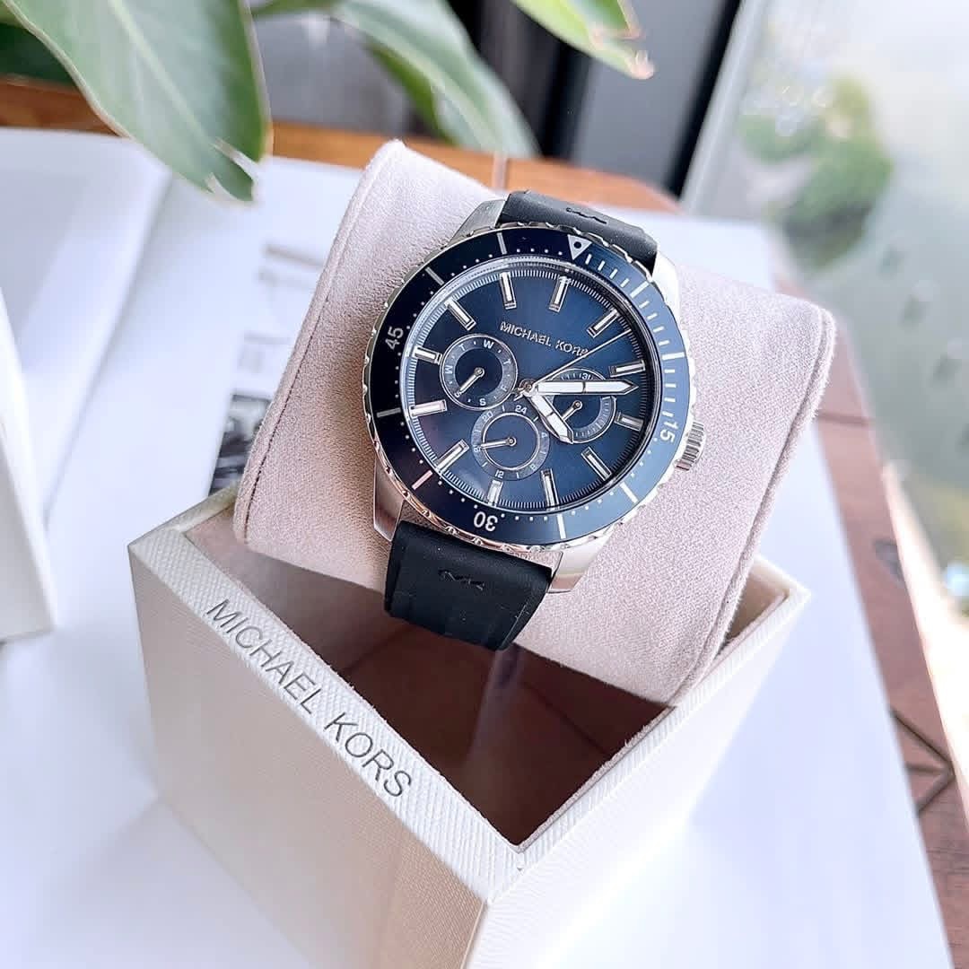 Michael Kors Cunningham Authentic Multifunction Watch – Navy Dial with Black Silicone Strap - Image 5
