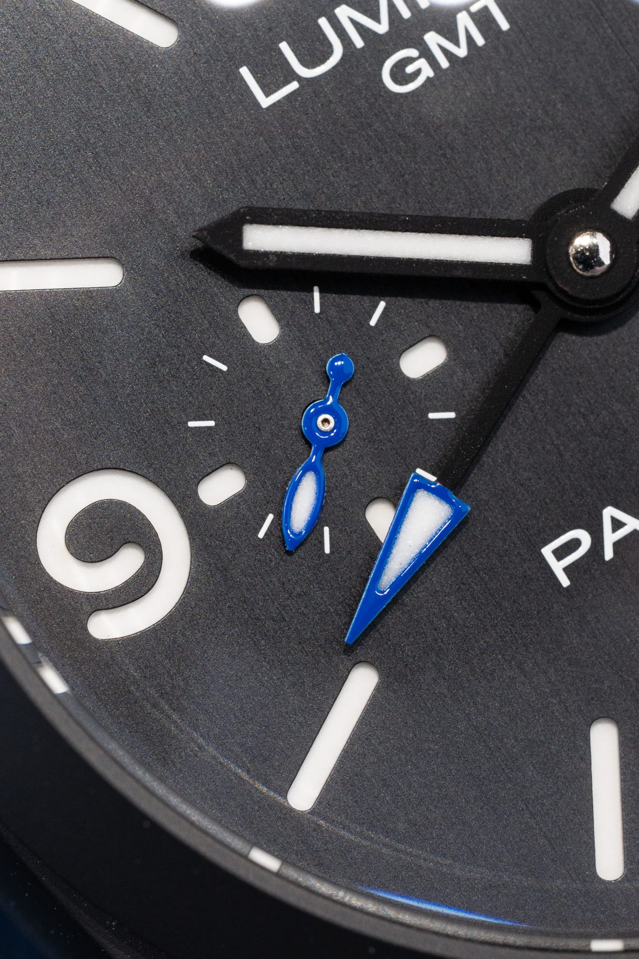 Panerai Luminor GMT PAM1176 Carbon Fabric Strap Swiss 1:1 Grade Watch - Image 4