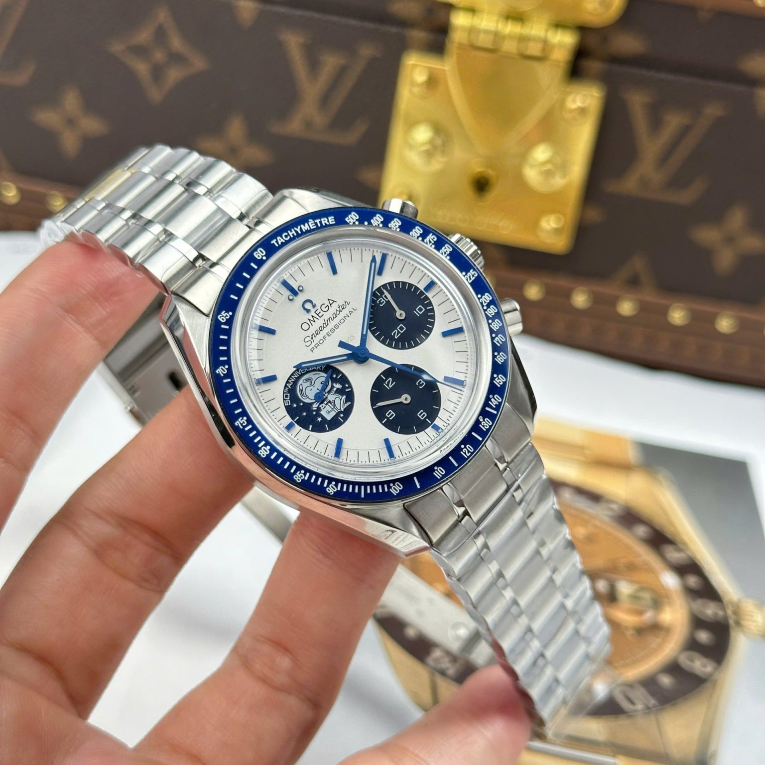Omega Speedmaster Silver Snoopy 50th Anniversary Swiss 1:1 Grade Watch - Image 2