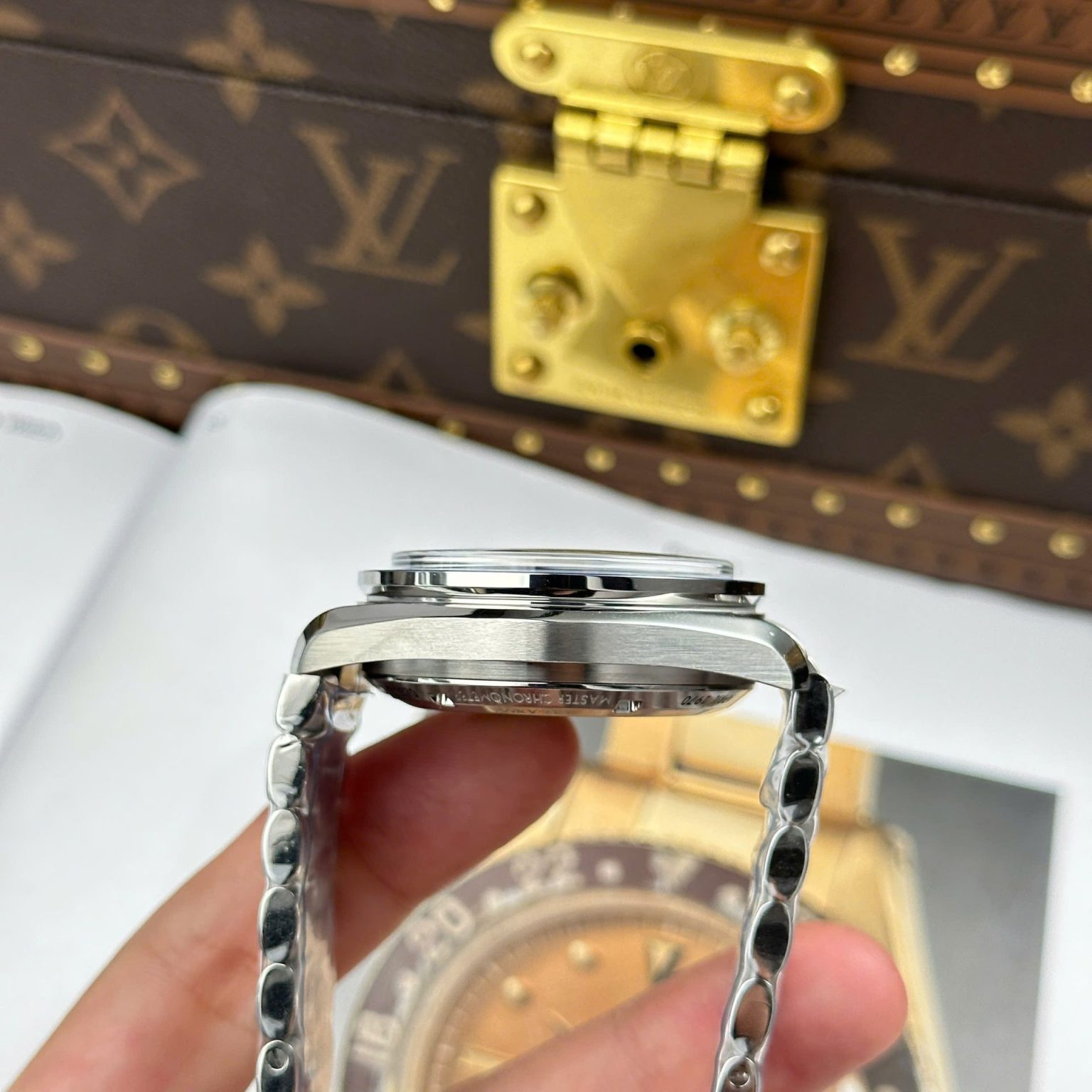 Omega Speedmaster Silver Snoopy 50th Anniversary Swiss 1:1 Grade Watch - Image 9