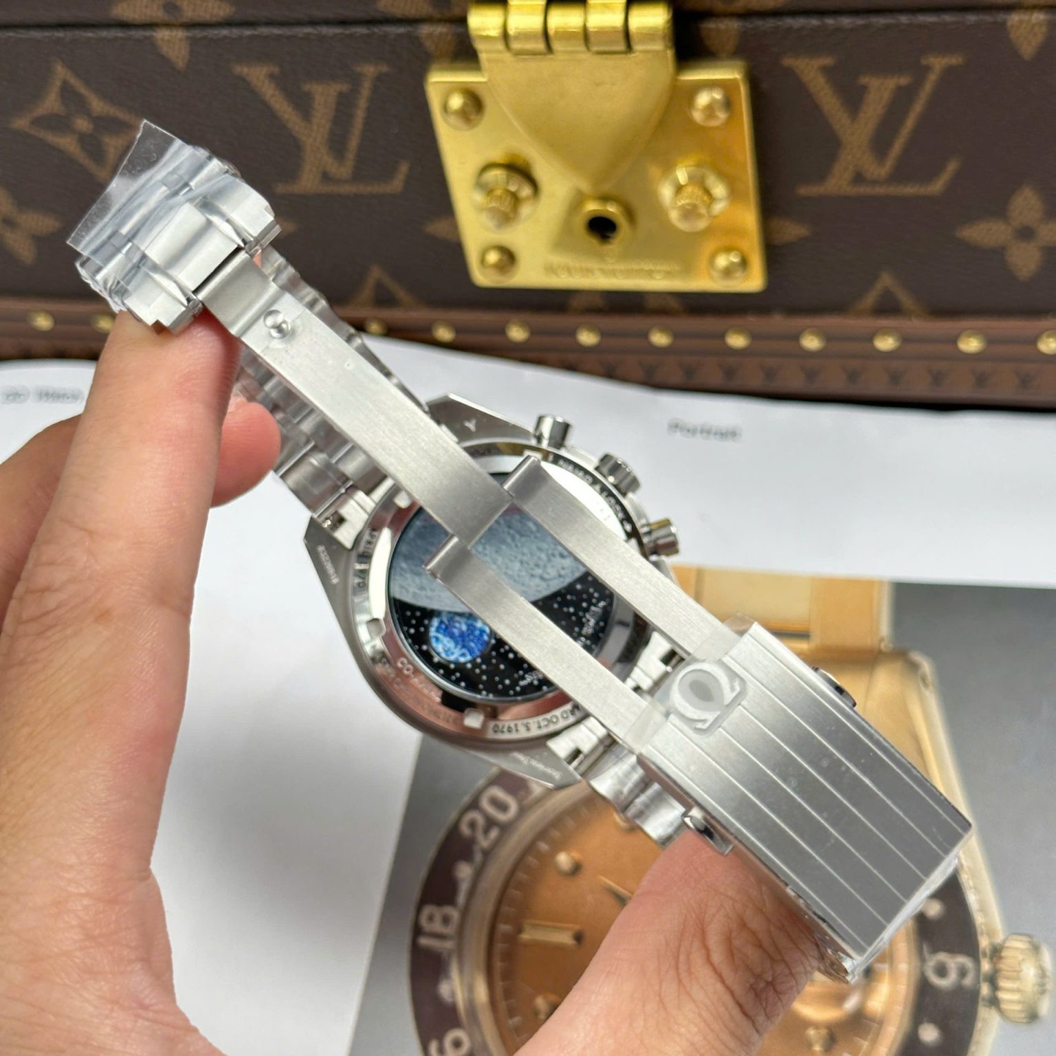 Omega Speedmaster Silver Snoopy 50th Anniversary Swiss 1:1 Grade Watch - Image 12