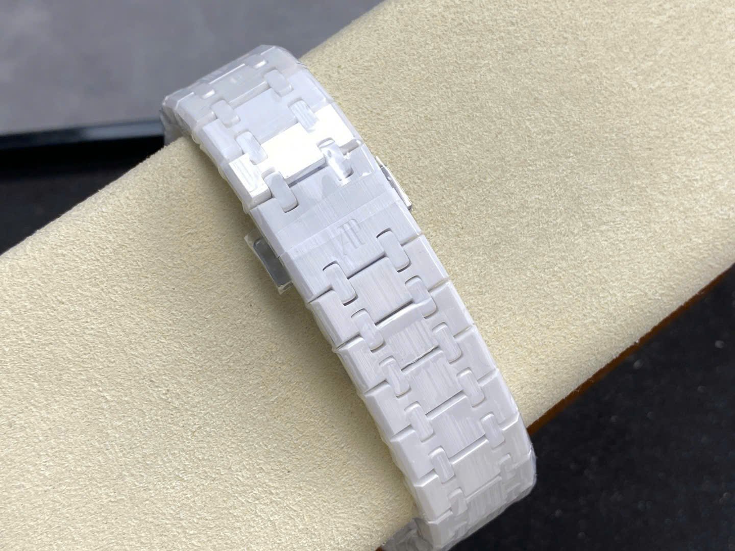 Audemars Piguet Royal Oak 15500 White Ceramic White Dial 41mm Swiss 1:1 Grade Automatic Watch - Image 9