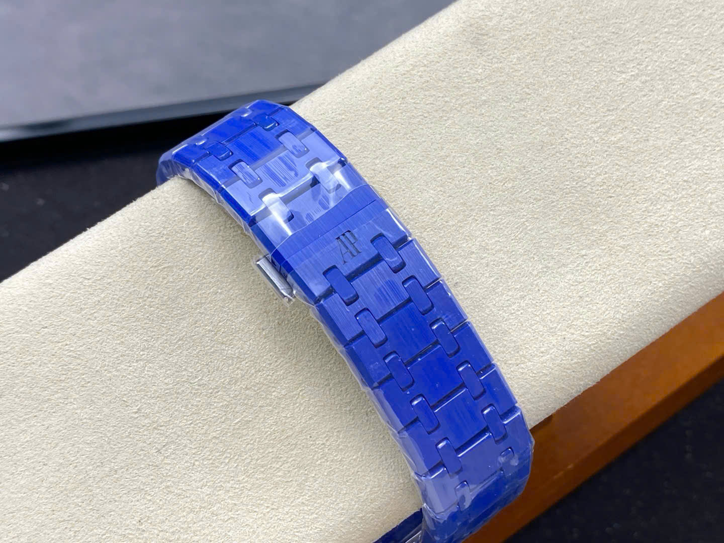 Audemars Piguet Royal Oak 15500 Blue Ceramic Blue Dial 41mm Swiss 1:1 Grade Automatic Watch - Image 9