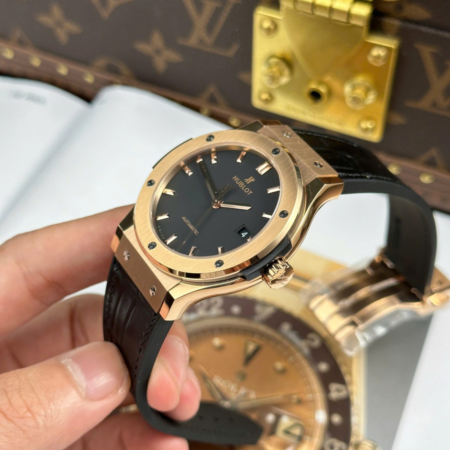 Hublot Classic Fusion King Gold Swiss 1:1 Grade Luxury Watch Black Dial Automatic 42mm - Image 4