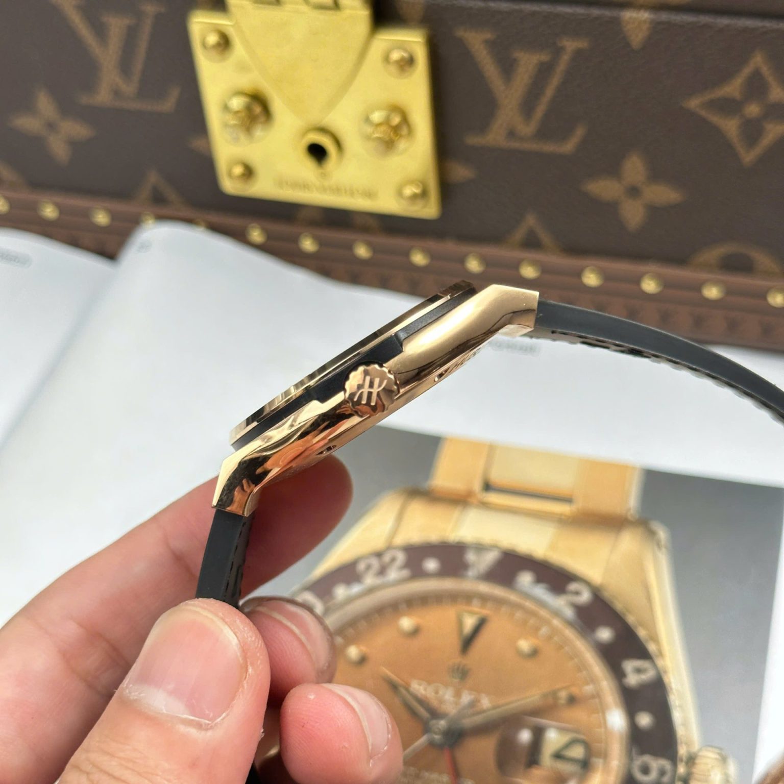 Hublot Classic Fusion King Gold Swiss 1:1 Grade Luxury Watch Black Dial Automatic 42mm - Image 6