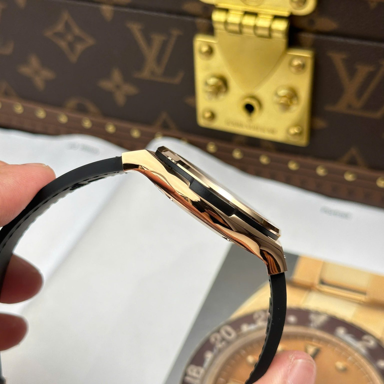 Hublot Classic Fusion King Gold Swiss 1:1 Grade Luxury Watch Black Dial Automatic 42mm - Image 7