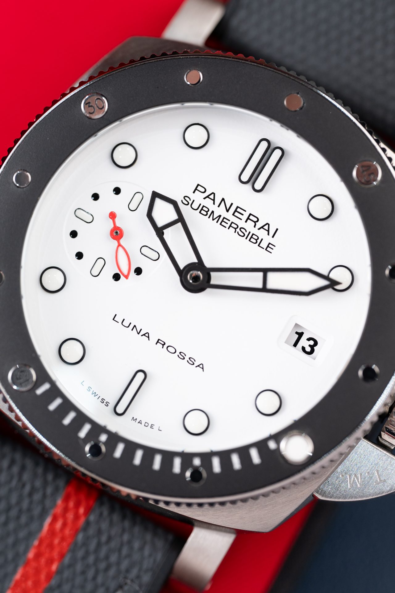 Panerai Submersible Luna Rossa PAM01579 White Dial Grey Strap Swiss 1:1 Grade Watch - Image 3