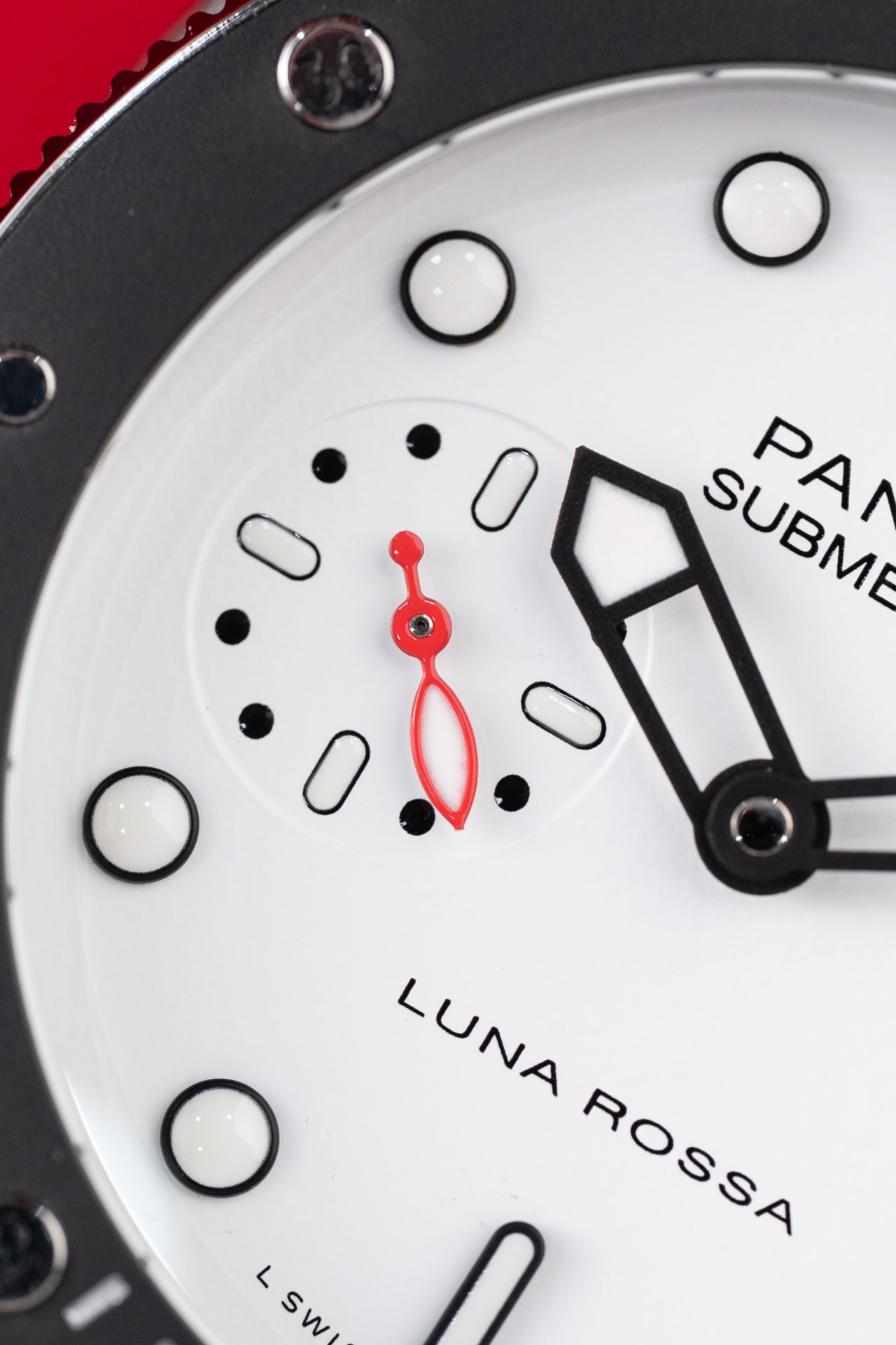 Panerai Submersible Luna Rossa PAM01579 White Dial Grey Strap Swiss 1:1 Grade Watch - Image 6