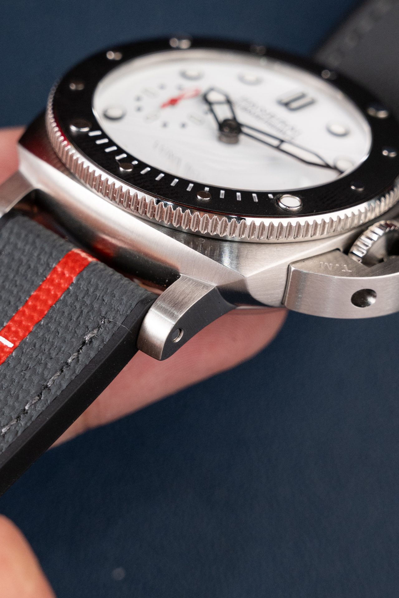 Panerai Submersible Luna Rossa PAM01579 White Dial Grey Strap Swiss 1:1 Grade Watch - Image 9