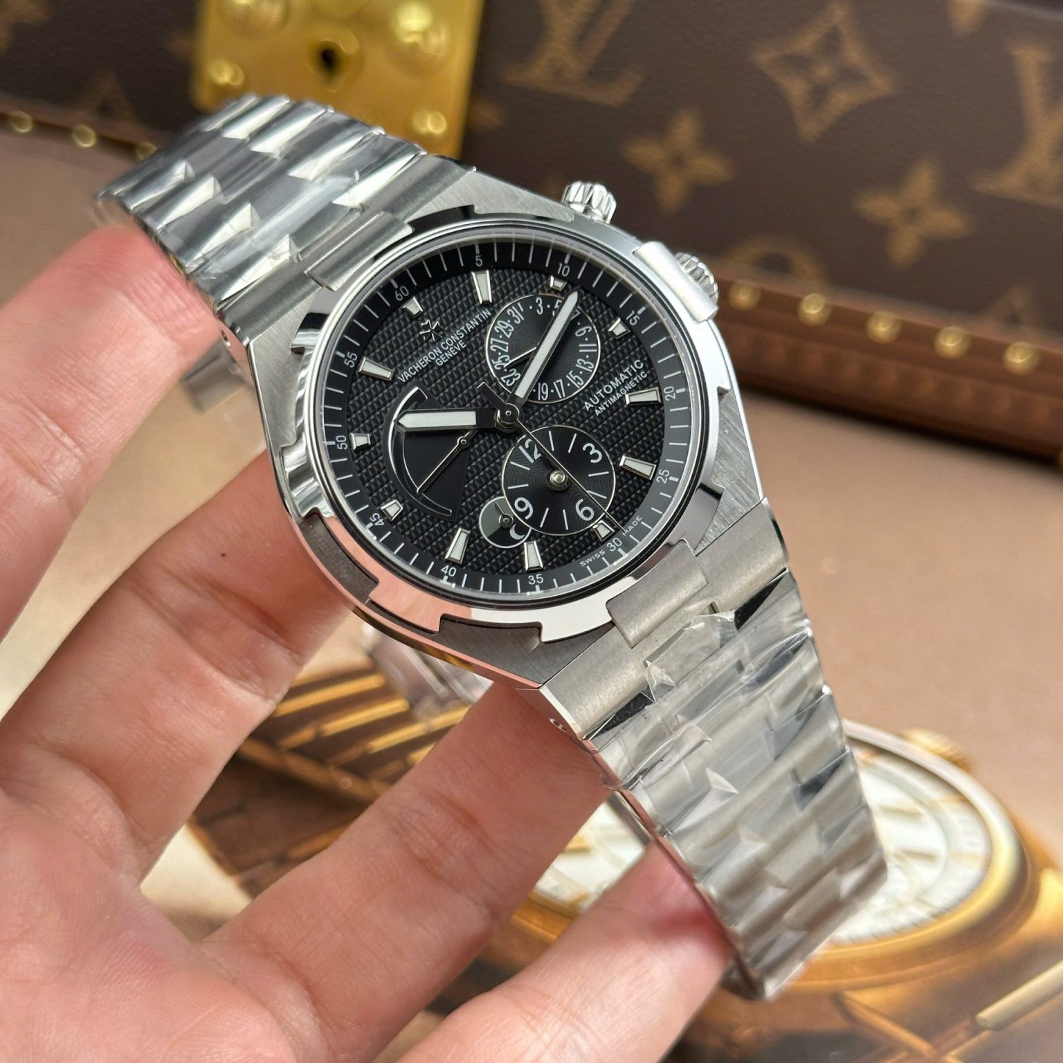 Vacheron Constantin Overseas Dual Time Swiss 1:1 Grade Imitation Watch Black Dial Automatic 42mm - Image 2