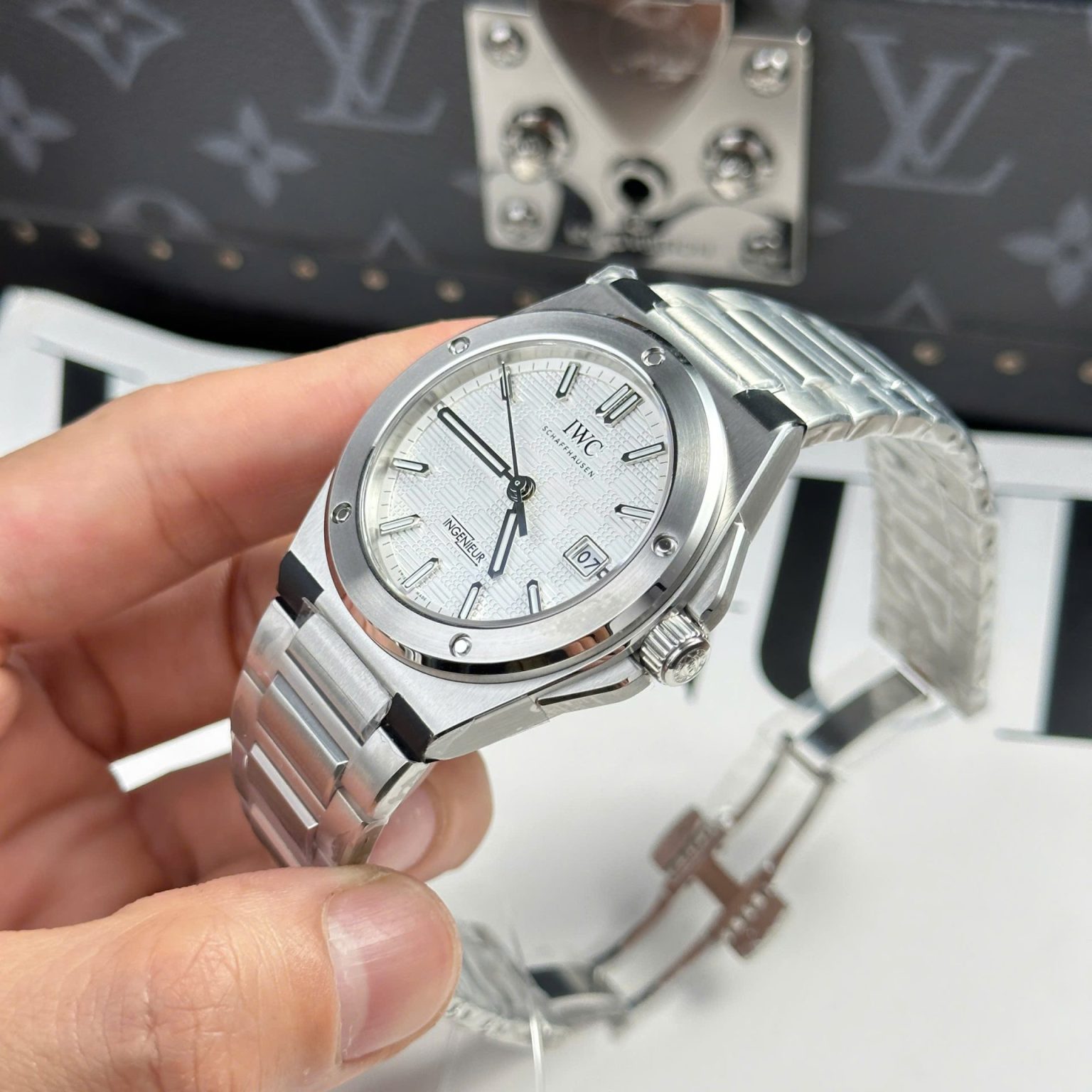 IWC Ingenieur Swiss 1:1 Grade Super Clone Watch White Dial Automatic 40mm - Image 3