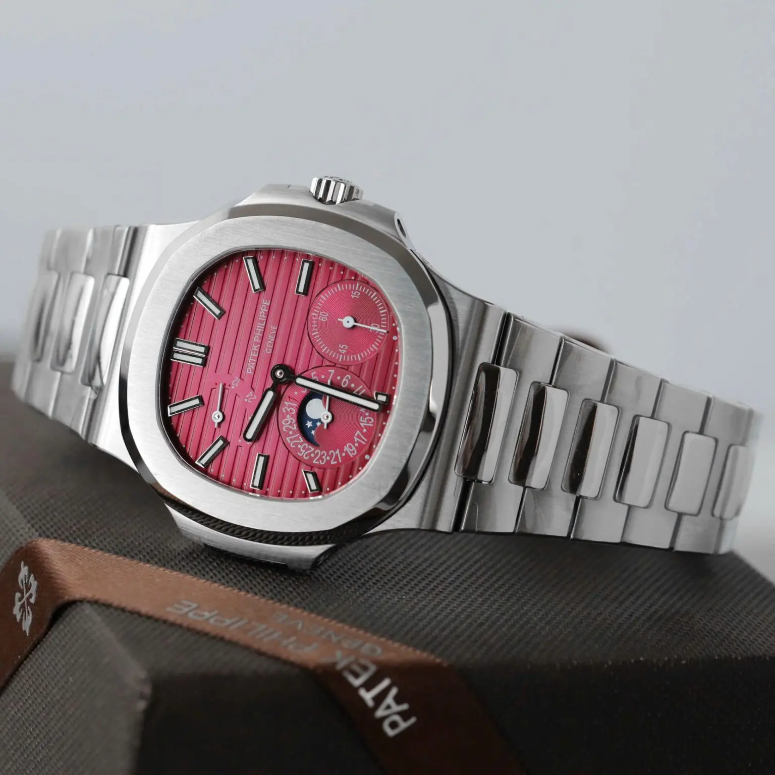 Patek Philippe Nautilus 5712 Swiss 1:1 Grade Watch Cherry Dial Automatic 40mm - Image 2