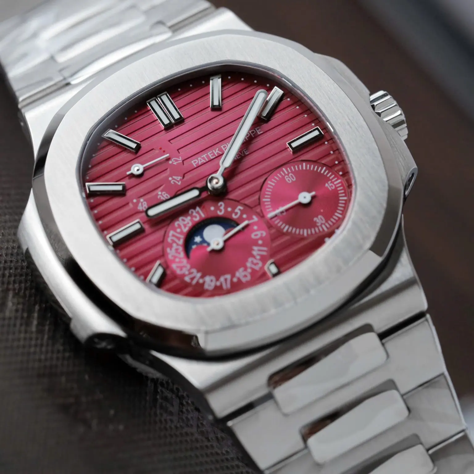 Patek Philippe Nautilus 5712 Swiss 1:1 Grade Watch Cherry Dial Automatic 40mm - Image 3