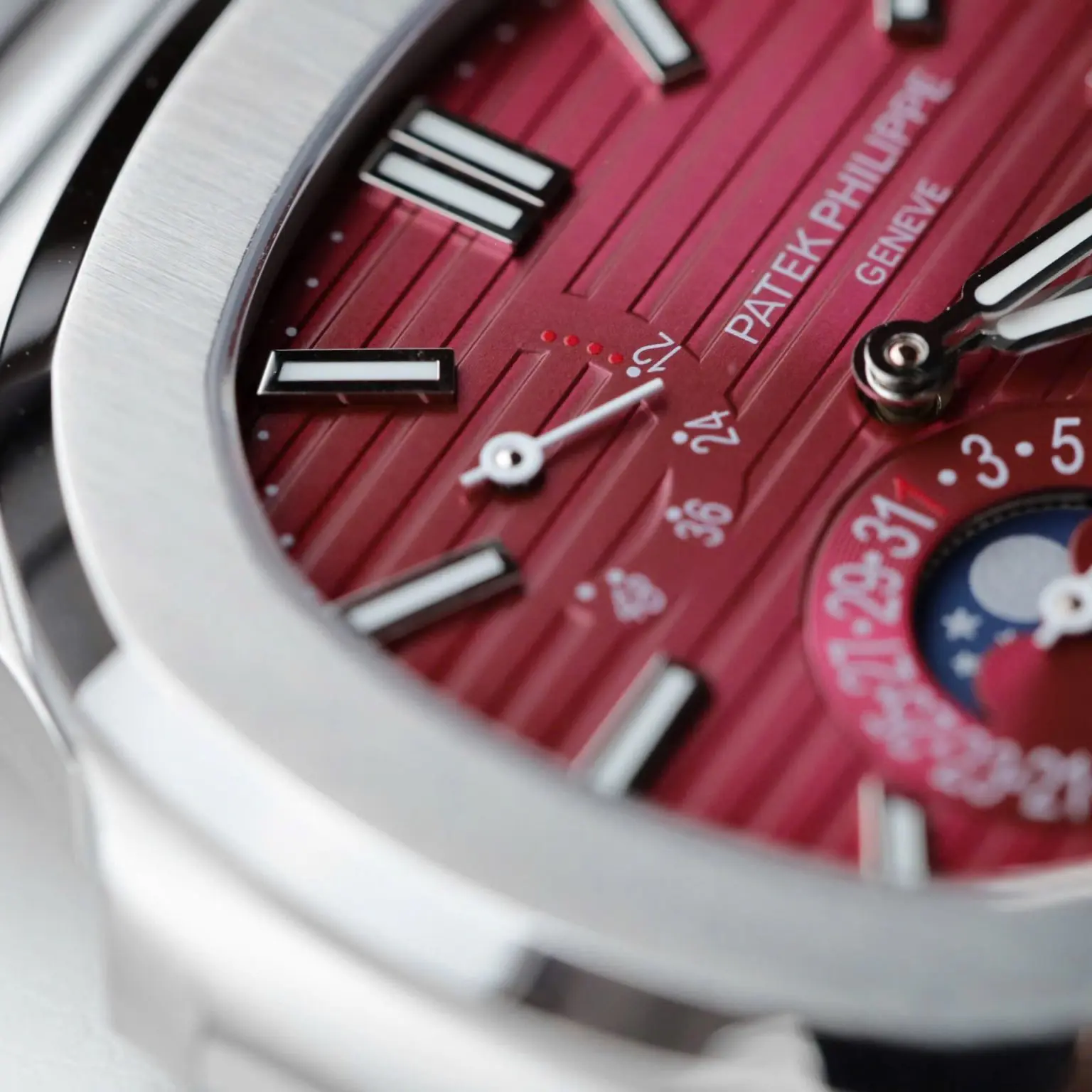 Patek Philippe Nautilus 5712 Swiss 1:1 Grade Watch Cherry Dial Automatic 40mm - Image 4