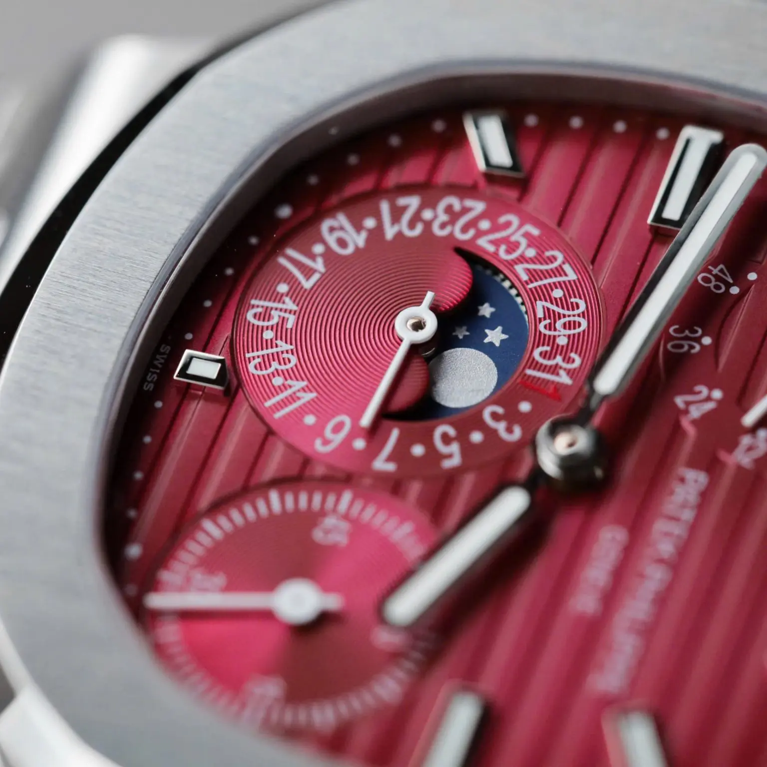 Patek Philippe Nautilus 5712 Swiss 1:1 Grade Watch Cherry Dial Automatic 40mm - Image 5