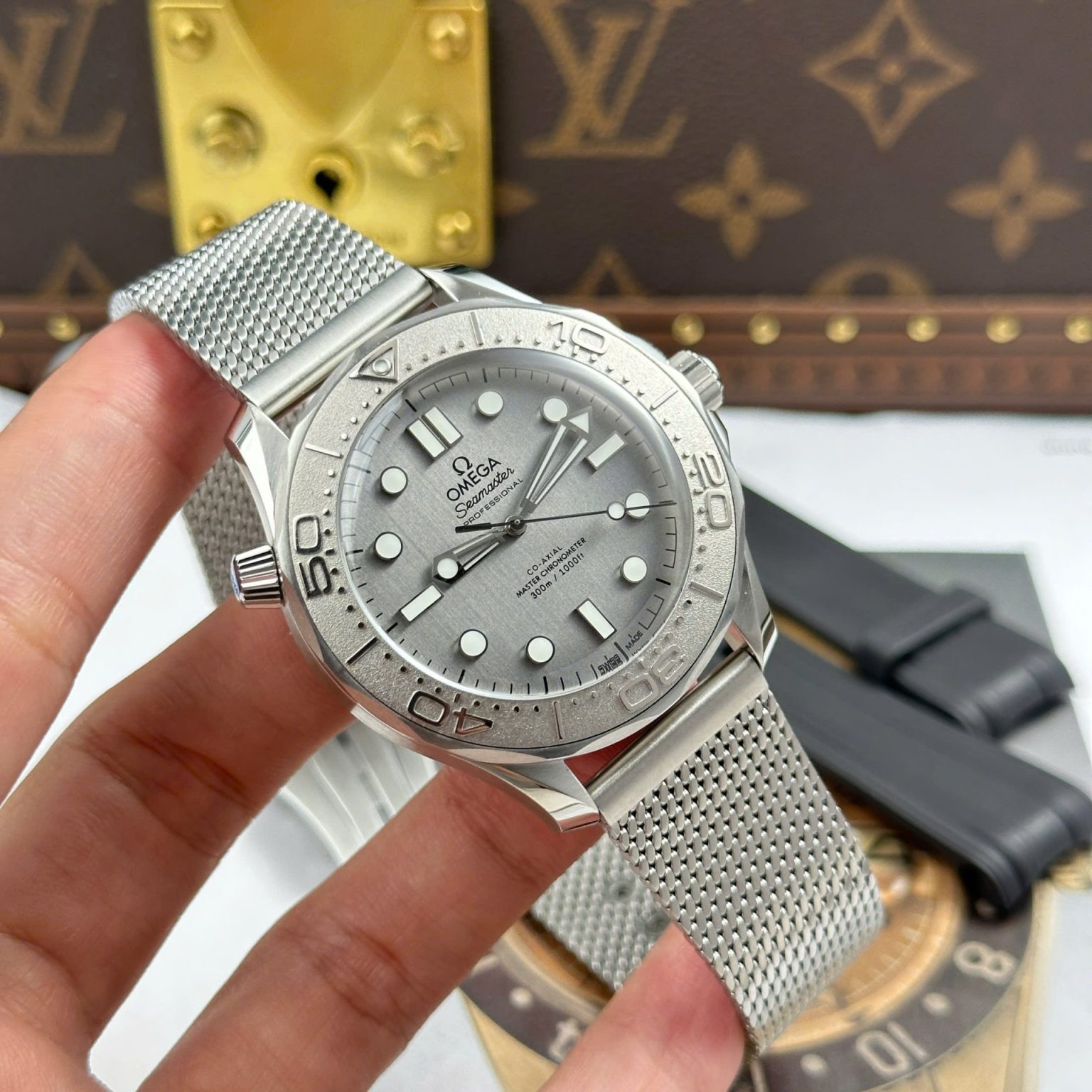 Omega Seamaster Diver 300M Swiss 1:1 Grade Watch Grey Dial Automatic 42mm - Image 3