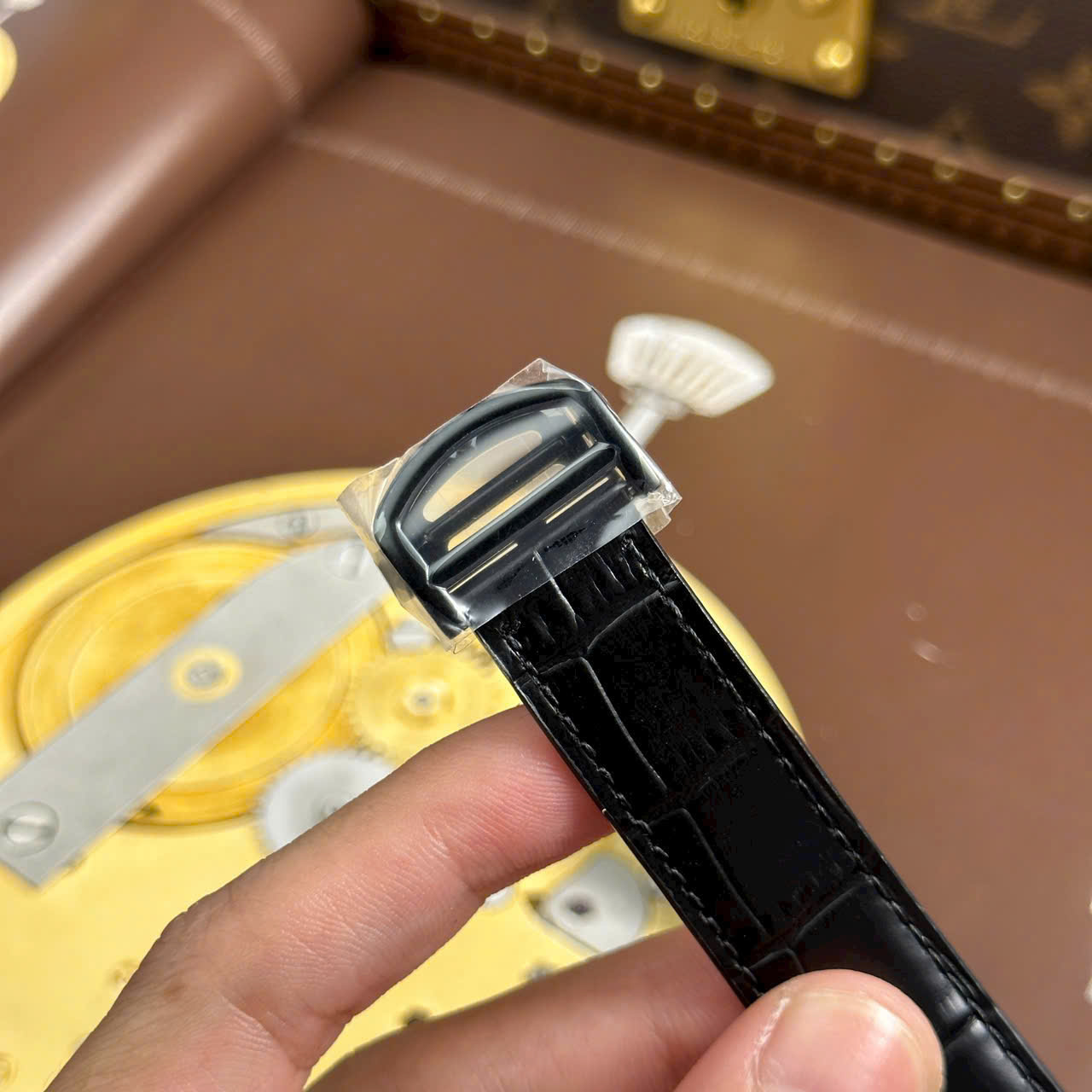 Cartier Santos Swiss 1:1 Grade Knock Off Watch Skeleton Dial Leather Strap Black 39.8mm - Image 11