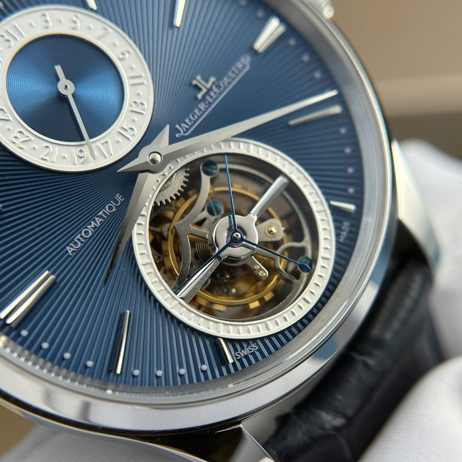 Jaeger-LeCoultre Master Ultra Thin Swiss 1:1 Grade Replica Watch Custom Tourbillon 40mm - Image 4