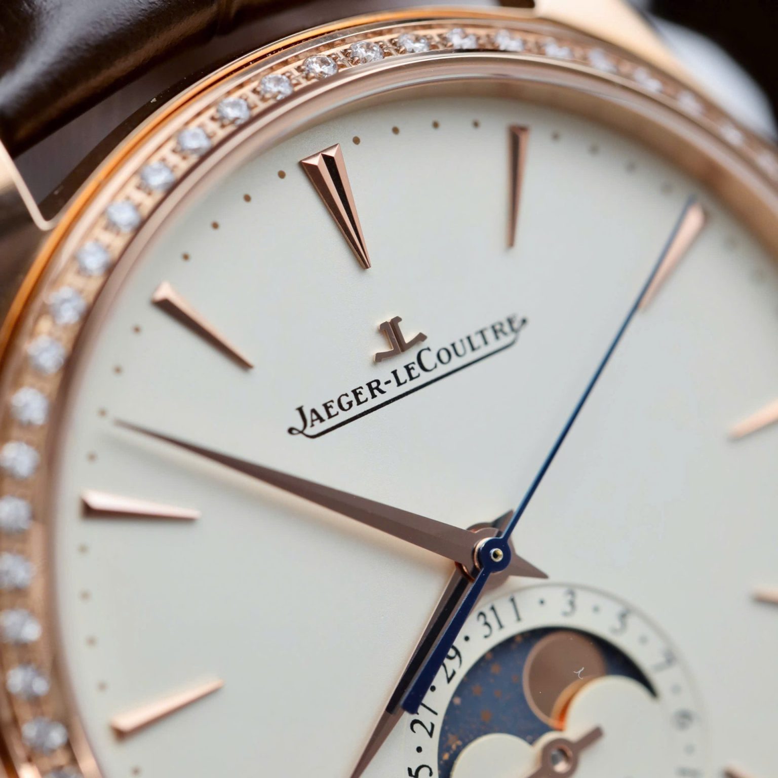 Jaeger-LeCoultre Master Ultra Thin Swiss 1:1 Grade Replica Watch Power Reserve Men’s Leather Strap 39mm - Image 3
