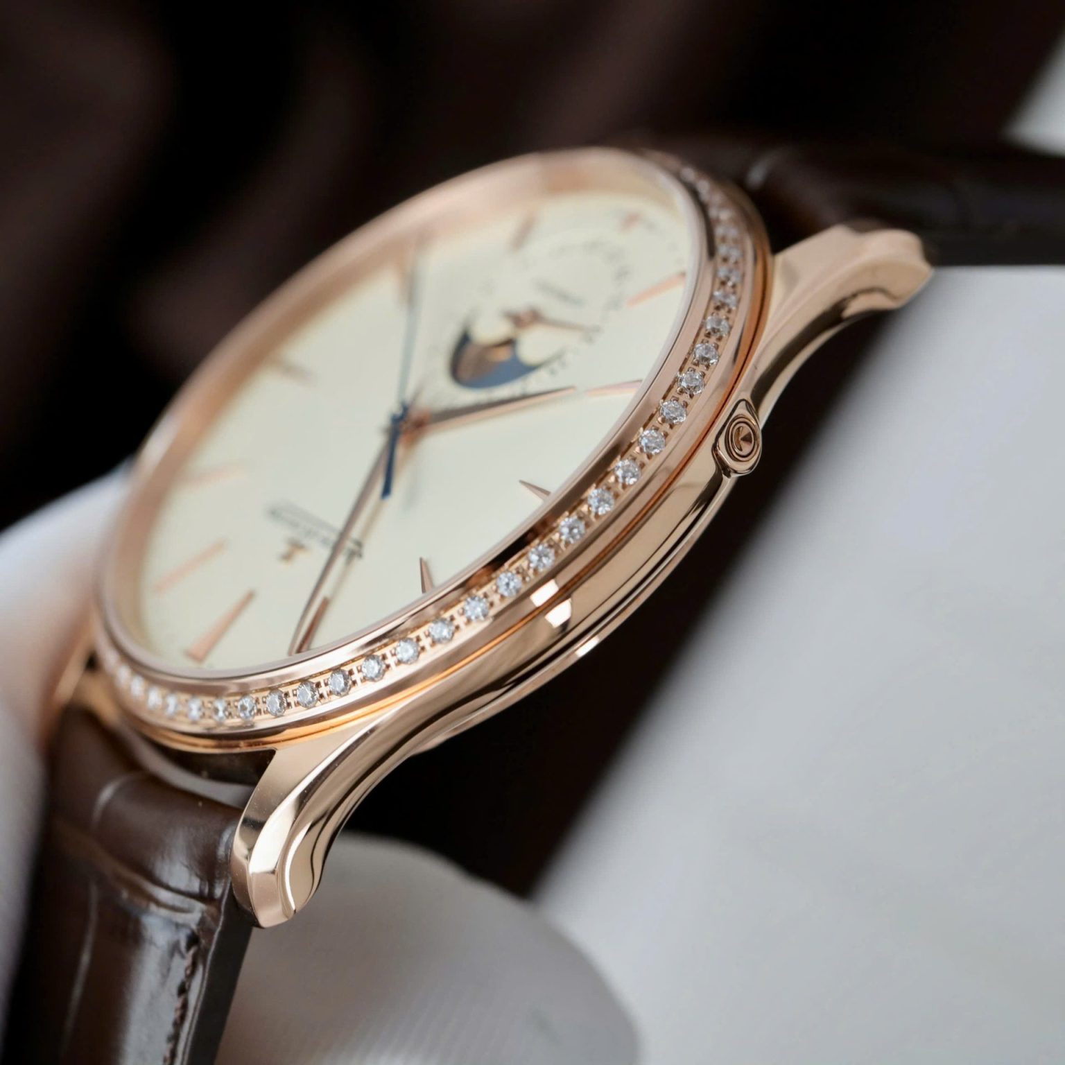 Jaeger-LeCoultre Master Ultra Thin Swiss 1:1 Grade Replica Watch Power Reserve Men’s Leather Strap 39mm - Image 6