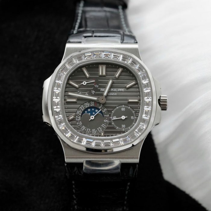 Patek Philippe Nautilus 5724 Swiss 1:1 Grade Replica Watch Gray Dial Leather Strap 40mm