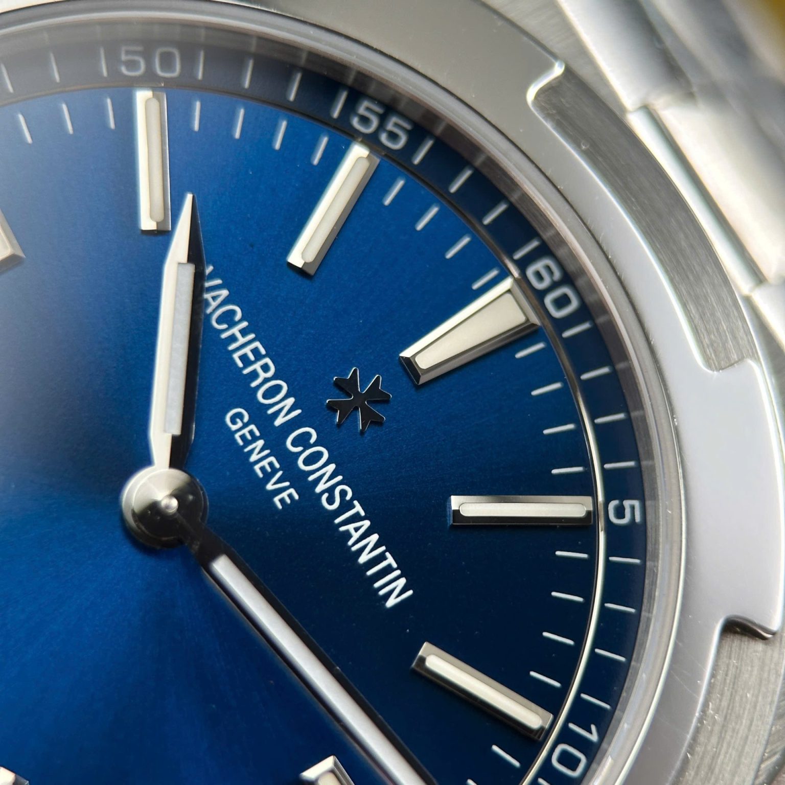 Vacheron Constantin Overseas Ultra-Thin 2000V Blue Dial 40mm Swiss 1:1 Grade Luxury Watch - Image 6