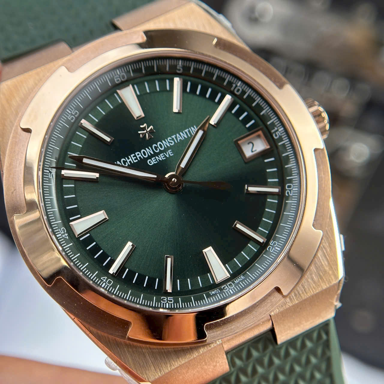 Vacheron Constantin Overseas 4500V Green Dial 41mm Swiss 1:1 Grade Luxury Watch - Image 4
