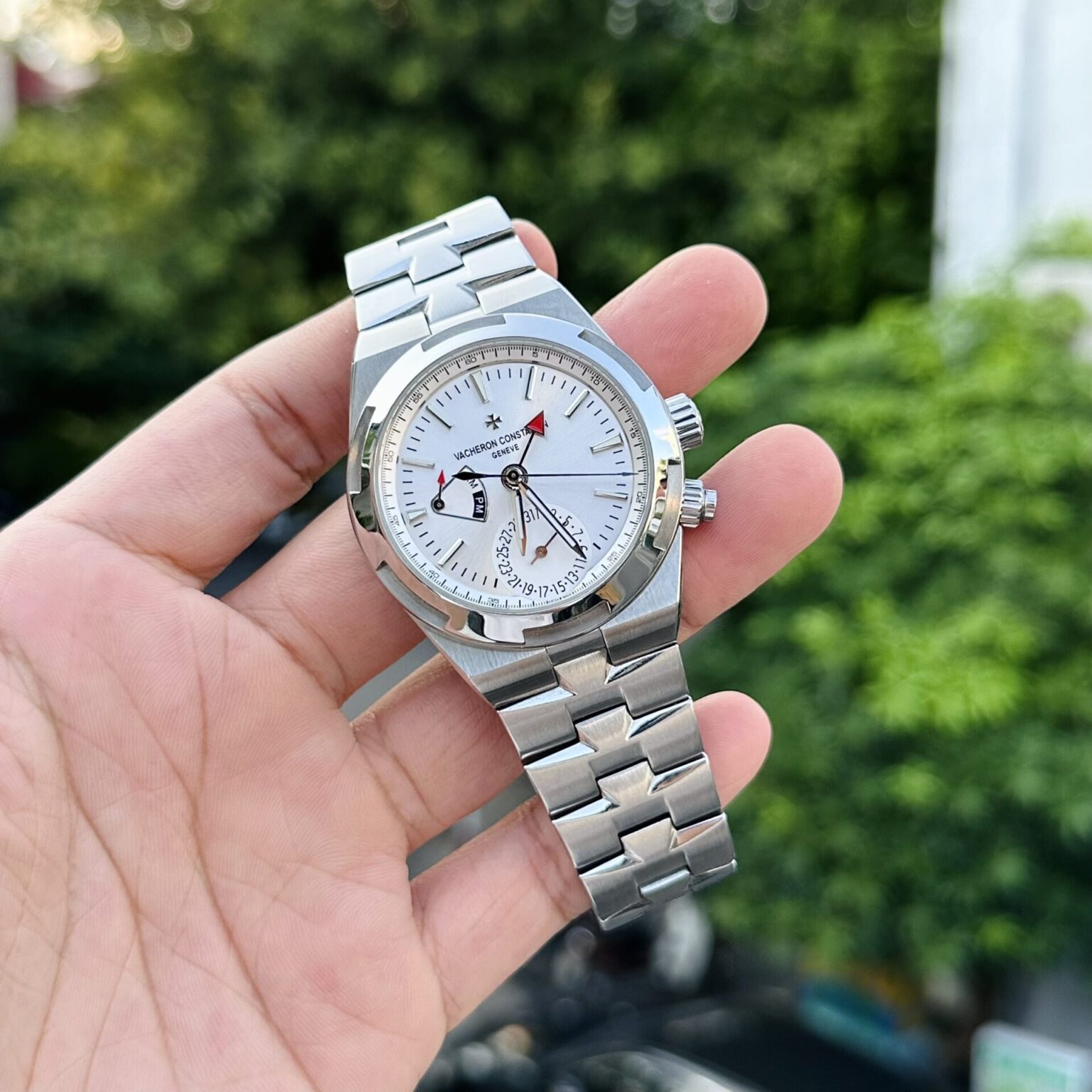 Vacheron Constantin Overseas Dual Time 7900V Swiss 1:1 Grade Replica Watch 41mm - Image 2