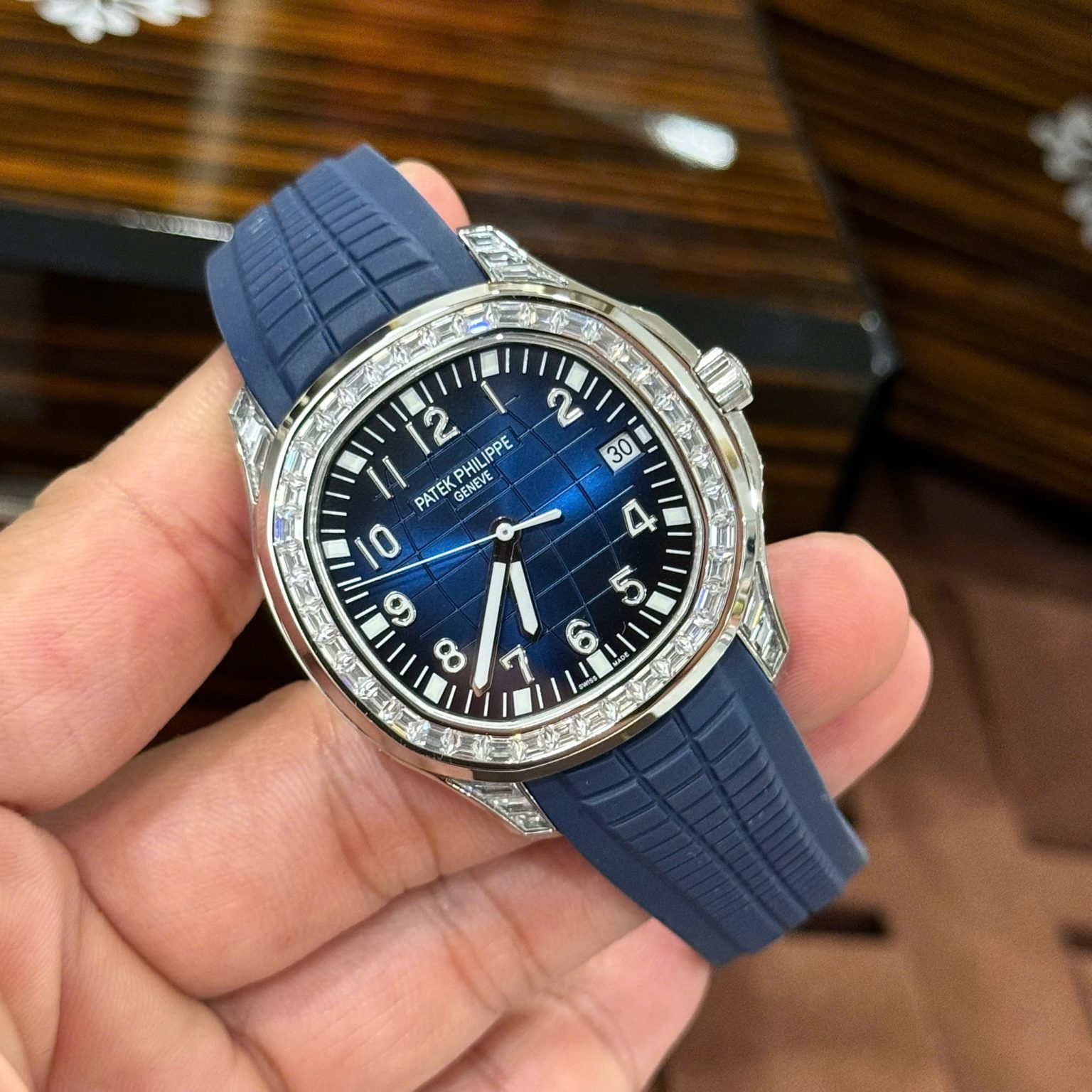 Patek Philippe Aquanaut 5168G 42mm Swiss 1:1 Grade – Blue Dial Diamond Bezel - Image 2