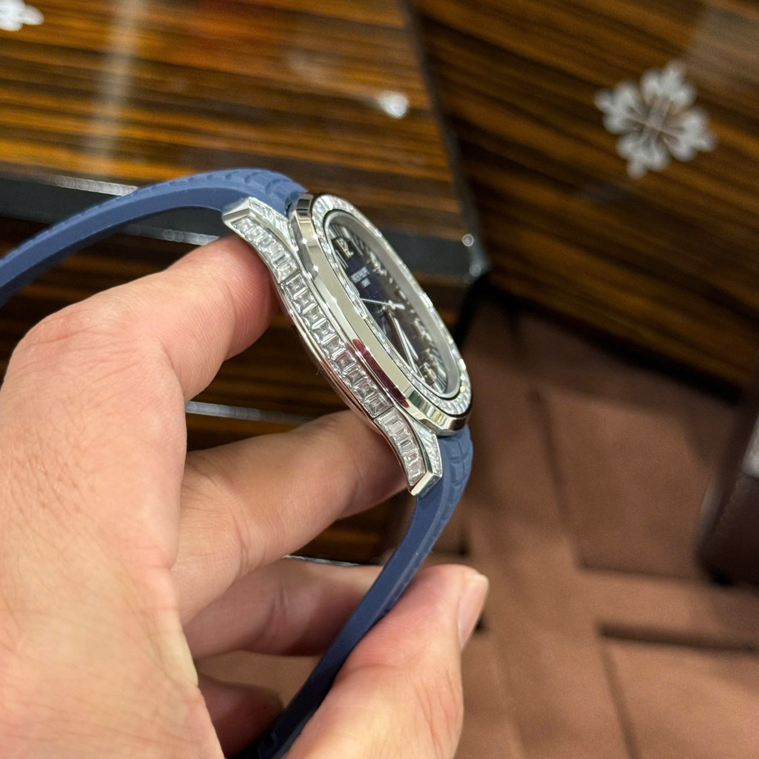 Patek Philippe Aquanaut 5168G 42mm Swiss 1:1 Grade – Blue Dial Diamond Bezel - Image 5