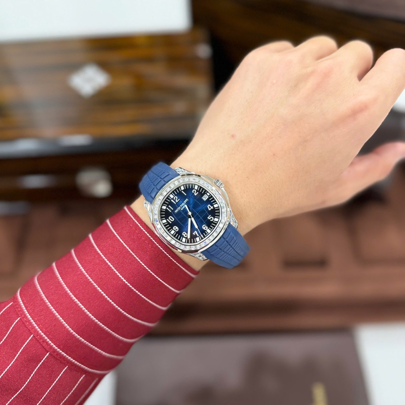 Patek Philippe Aquanaut 5168G 42mm Swiss 1:1 Grade – Blue Dial Diamond Bezel - Image 8