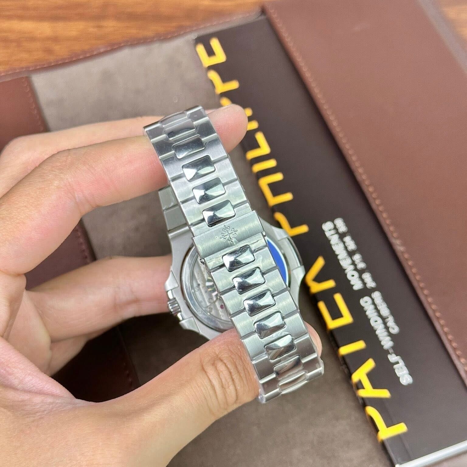 Patek Philippe Nautilus 5712/1A-001 Swiss 1:1 Grade – Black-Blue Dial - Image 9