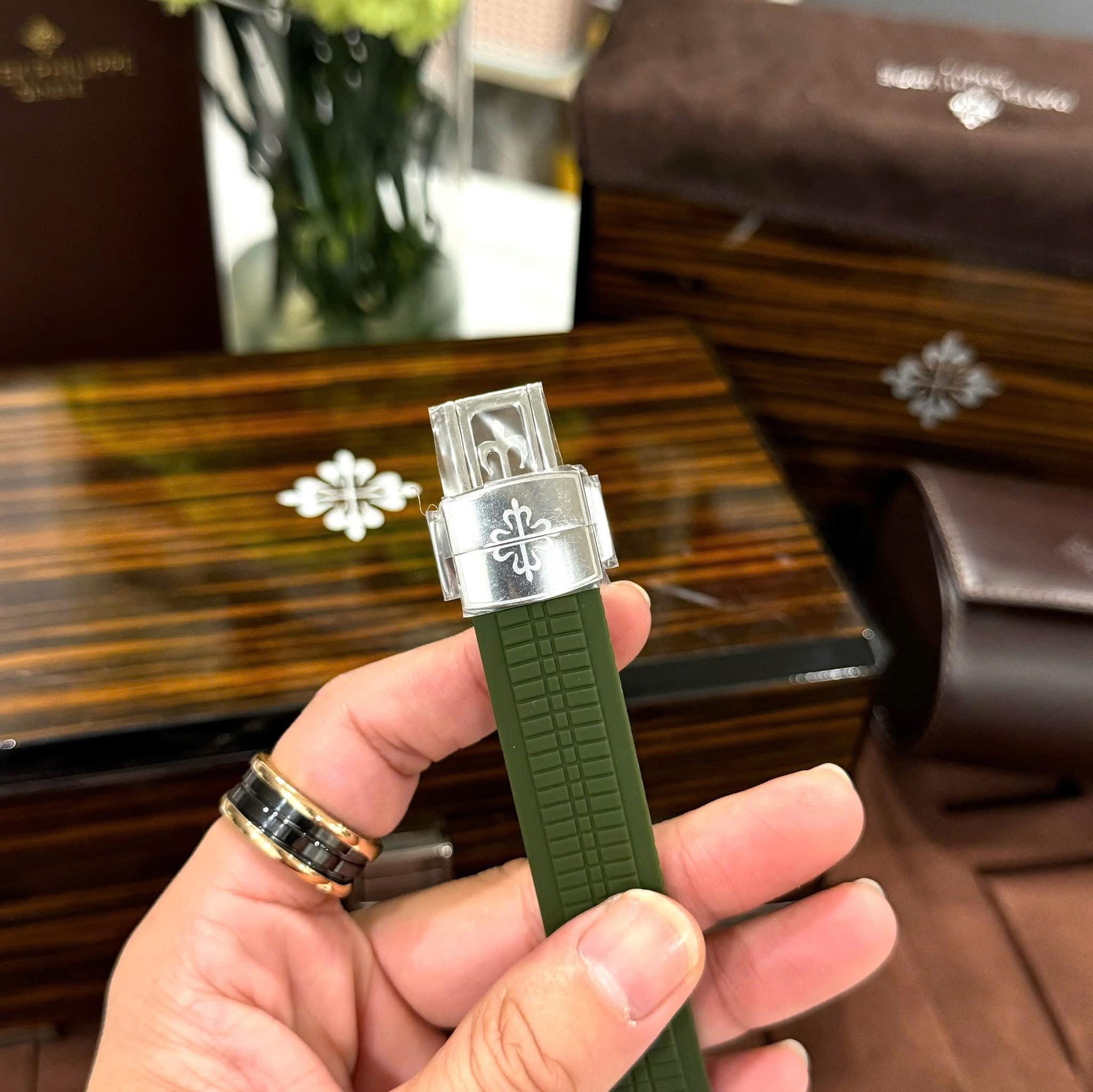 Patek Philippe Aquanaut 5261R Swiss 1:1 Grade – Khaki Green Dial & Strap - Image 6