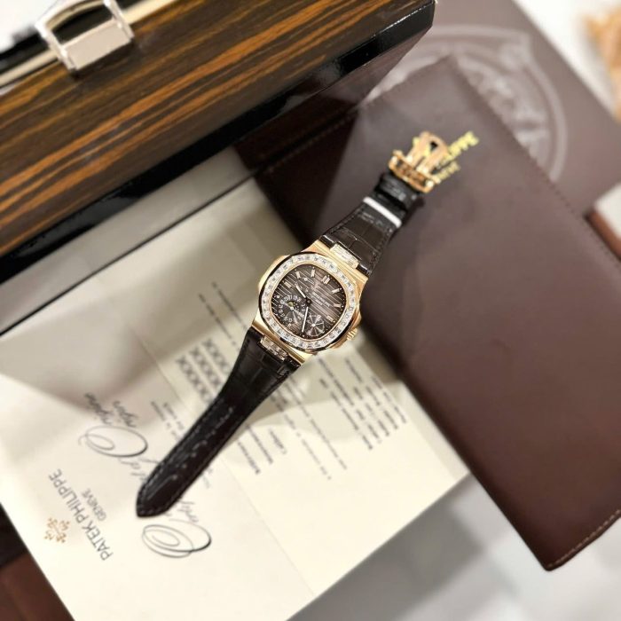 Patek Philippe Nautilus 5724R-001 Swiss 1:1 Grade Watch – Rose Gold & Diamond Bezel