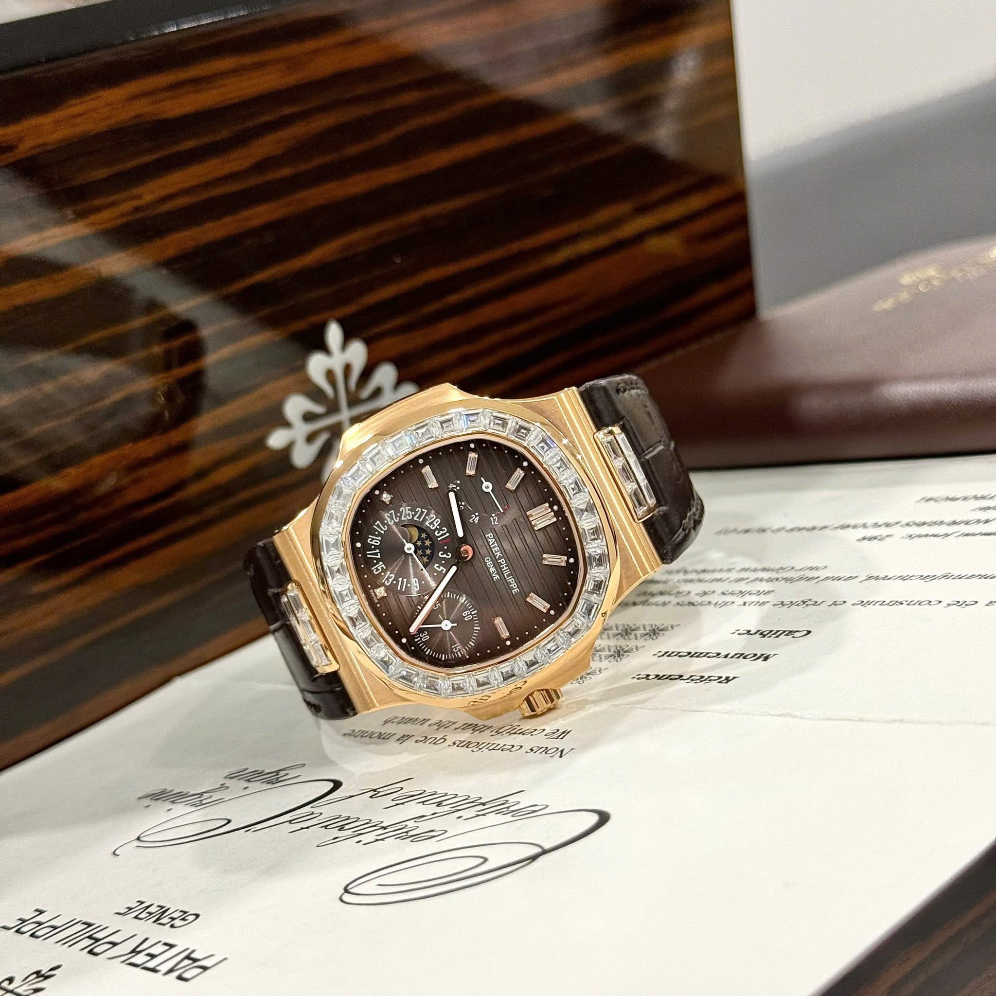 Patek Philippe Nautilus 5724R-001 Swiss 1:1 Grade Watch – Rose Gold & Diamond Bezel - Image 6