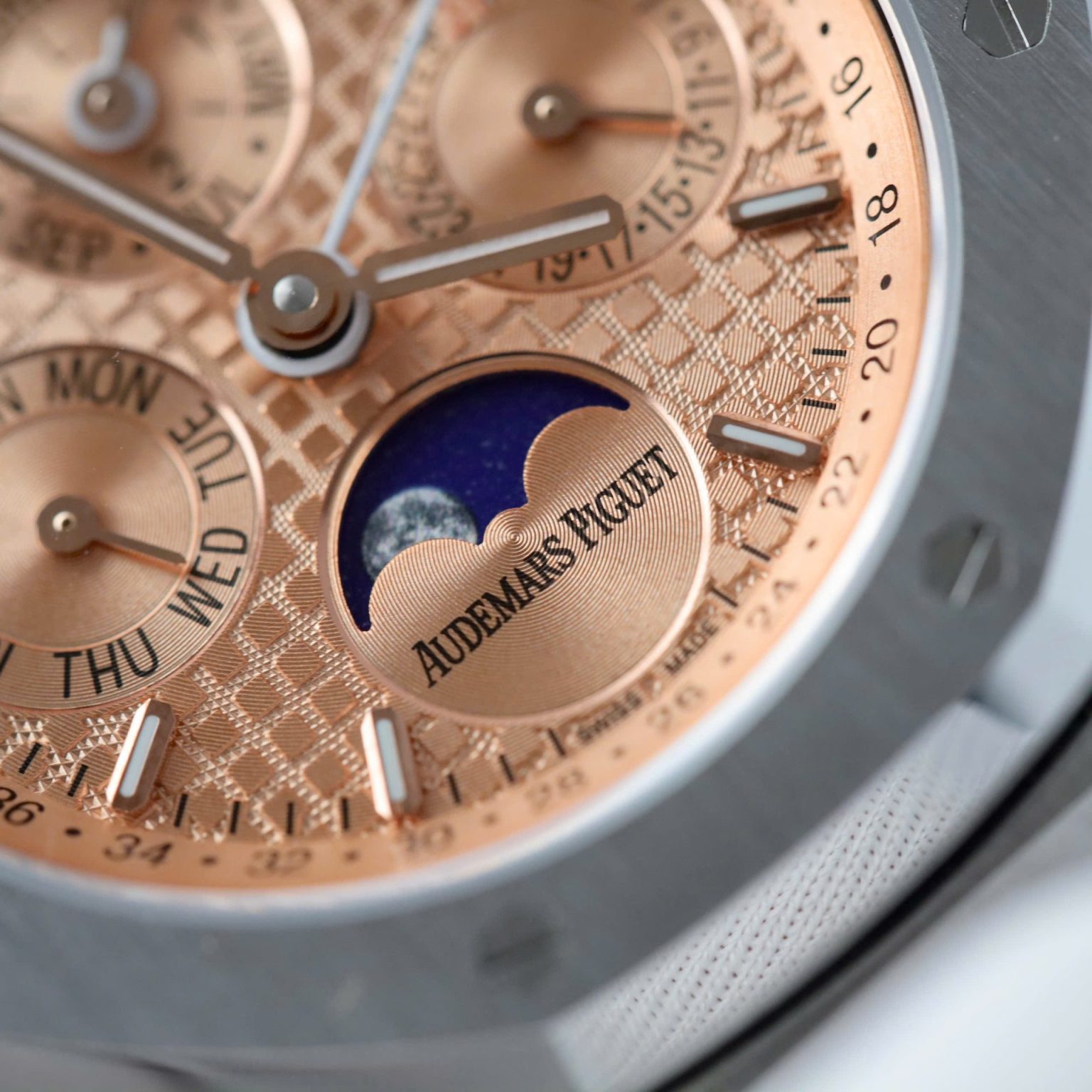 Audemars Piguet Royal Oak 26574 Salmon Dial 41mm Swiss 1:1 Grade Luxury Watch - Image 6