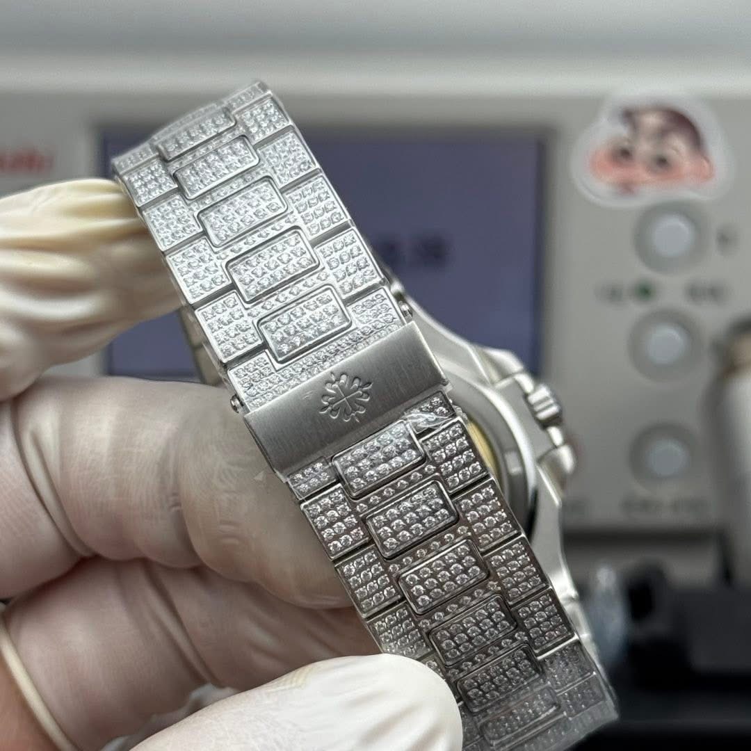 Patek Philippe Nautilus Full Diamond Edition – Swiss 1:1 Grade Luxury Replica Watch - Image 10