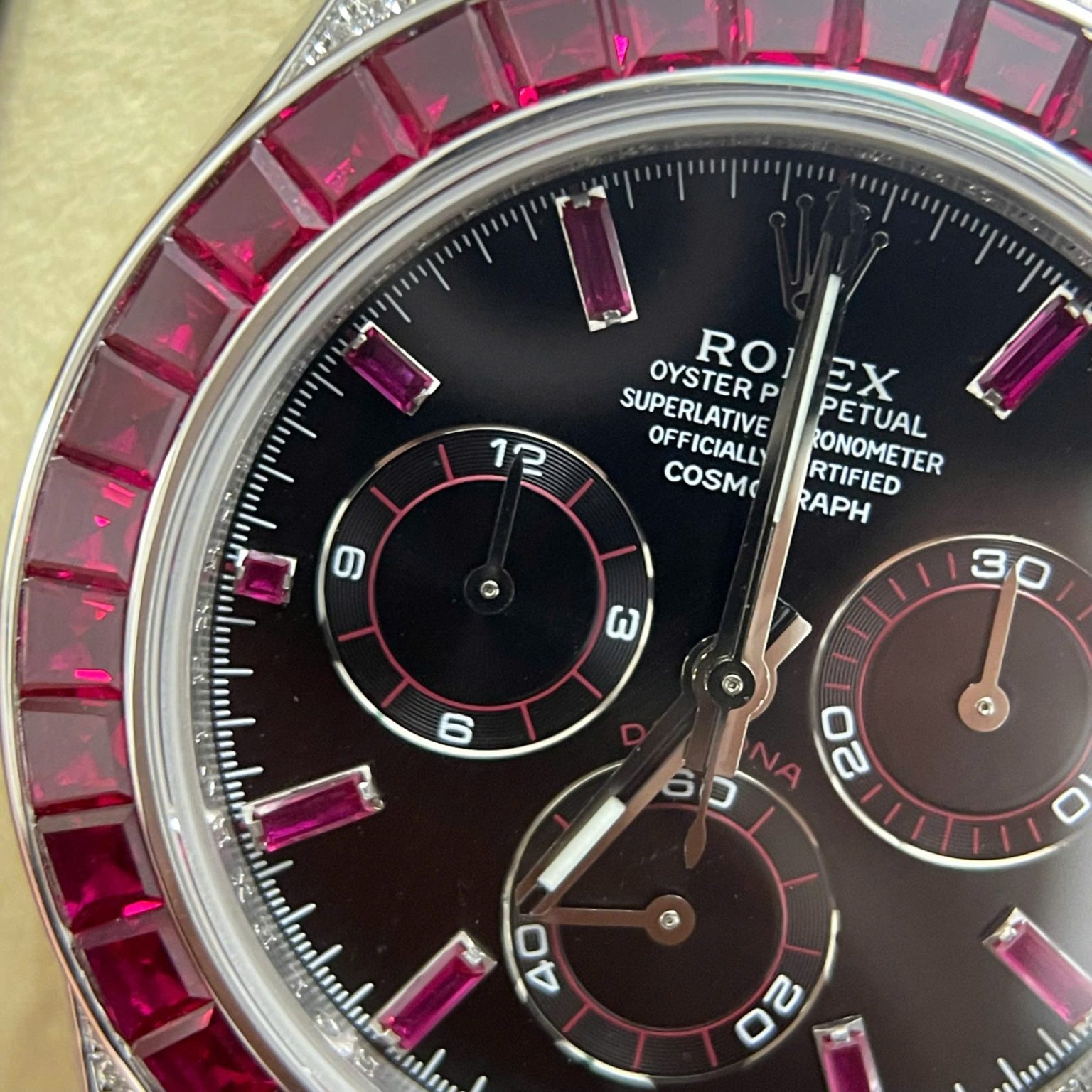 Rolex Daytona 126599TRU 40mm – Gold-Tone with Ruby & Diamond-Style Accents | Swiss 1:1 Grade Automatic Replica Watch - Image 5