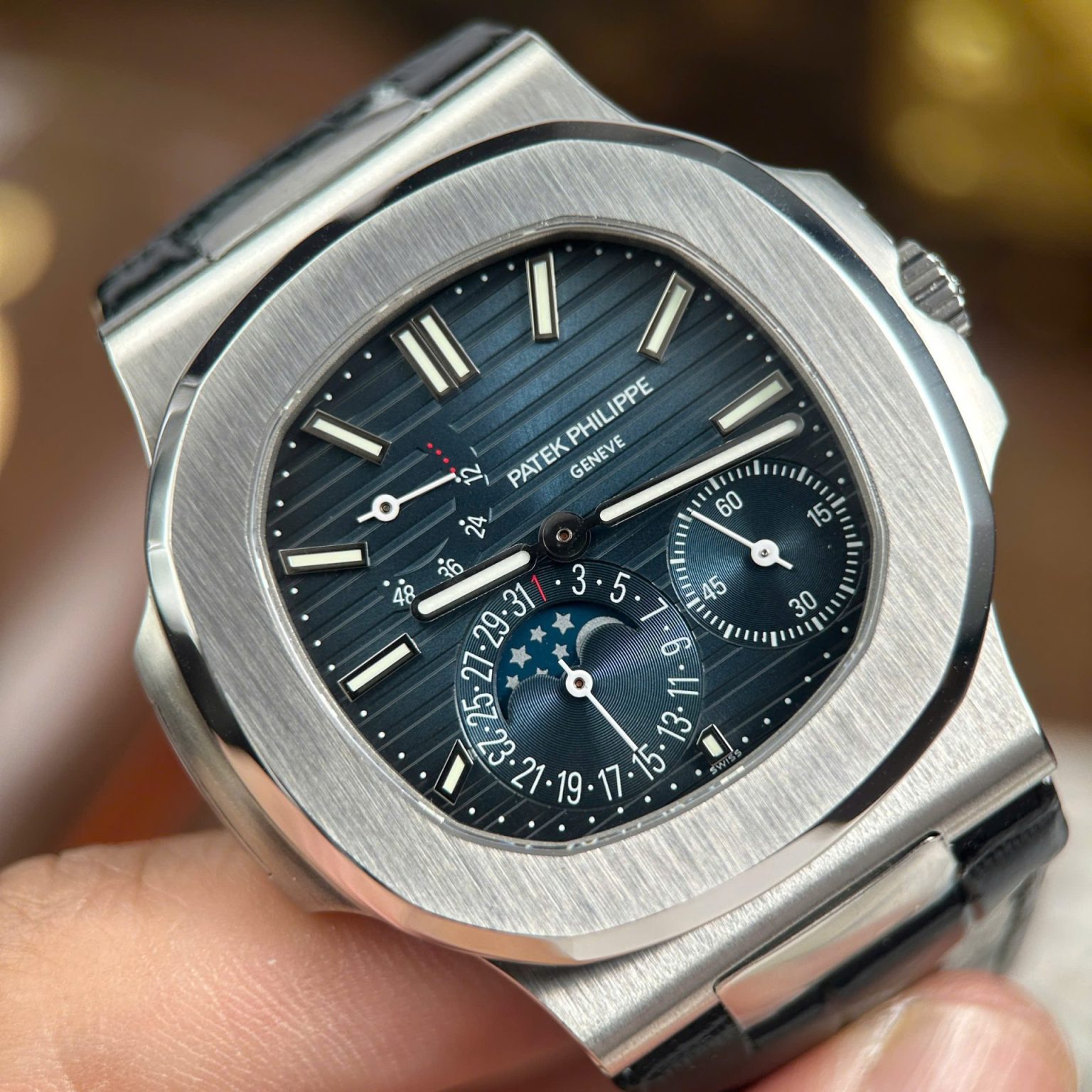 Patek Philippe Nautilus 5712 40mm | Swiss 1:1 Grade Replica Watch - Image 3