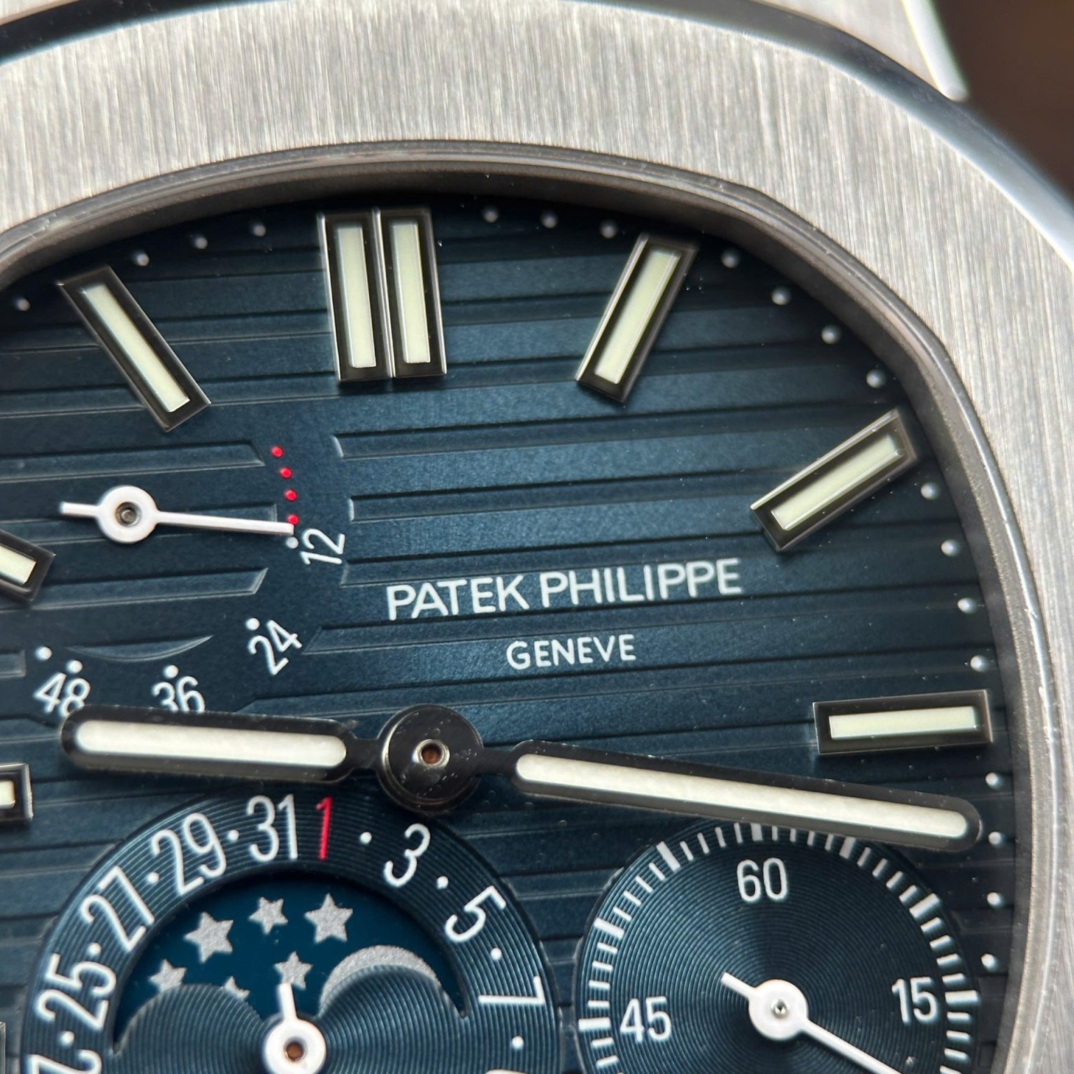 Patek Philippe Nautilus 5712 40mm | Swiss 1:1 Grade Replica Watch - Image 4