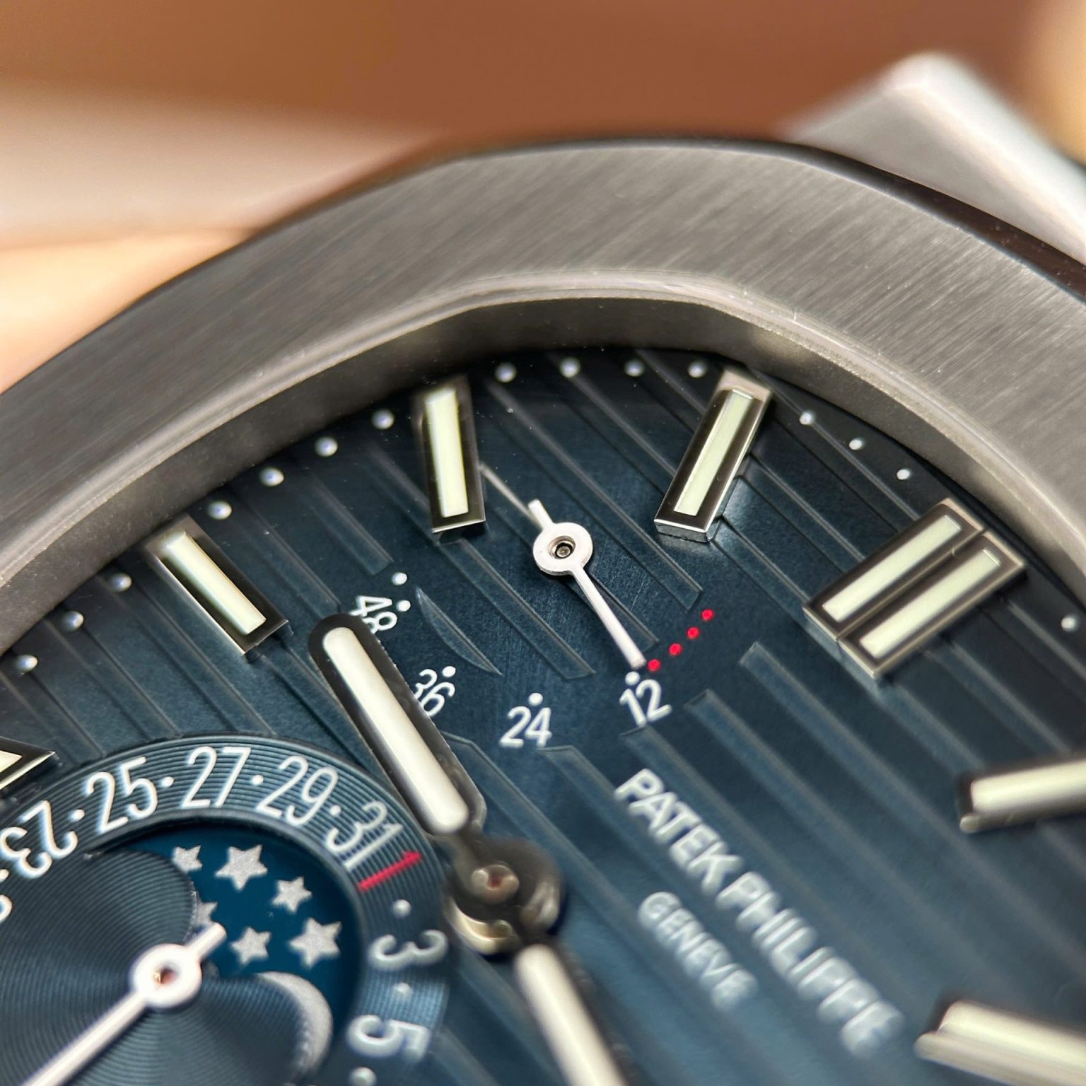Patek Philippe Nautilus 5712 40mm | Swiss 1:1 Grade Replica Watch - Image 5