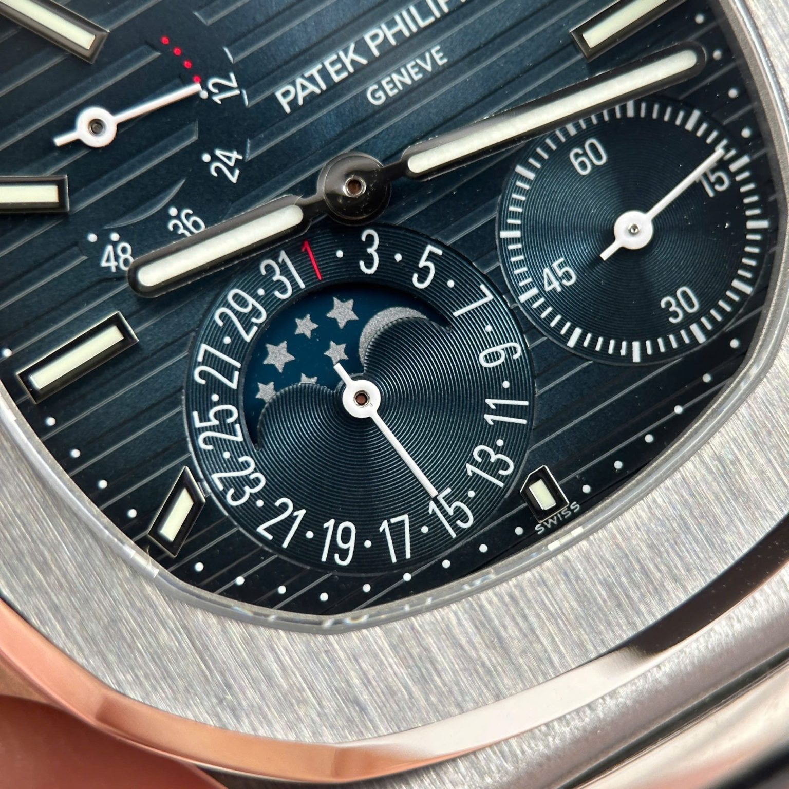 Patek Philippe Nautilus 5712 40mm | Swiss 1:1 Grade Replica Watch - Image 6