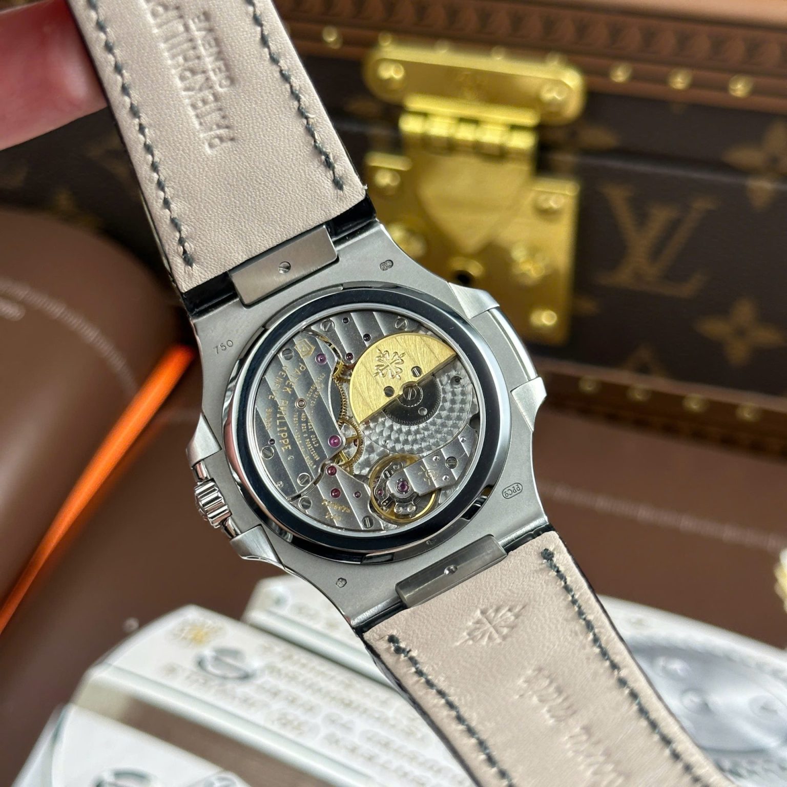 Patek Philippe Nautilus 5712 40mm | Swiss 1:1 Grade Replica Watch - Image 11