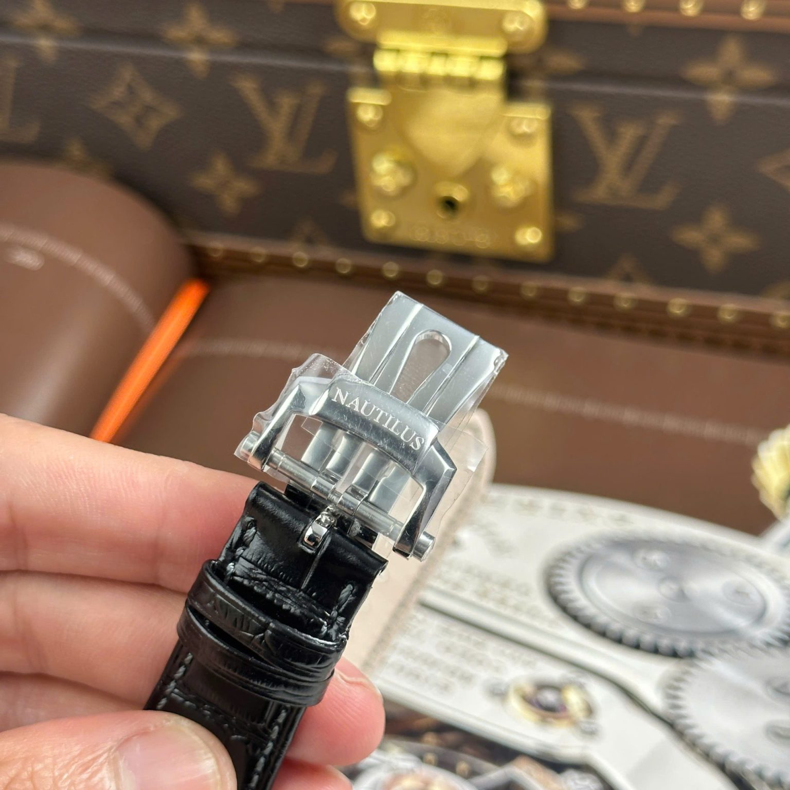 Patek Philippe Nautilus 5712 40mm | Swiss 1:1 Grade Replica Watch - Image 12