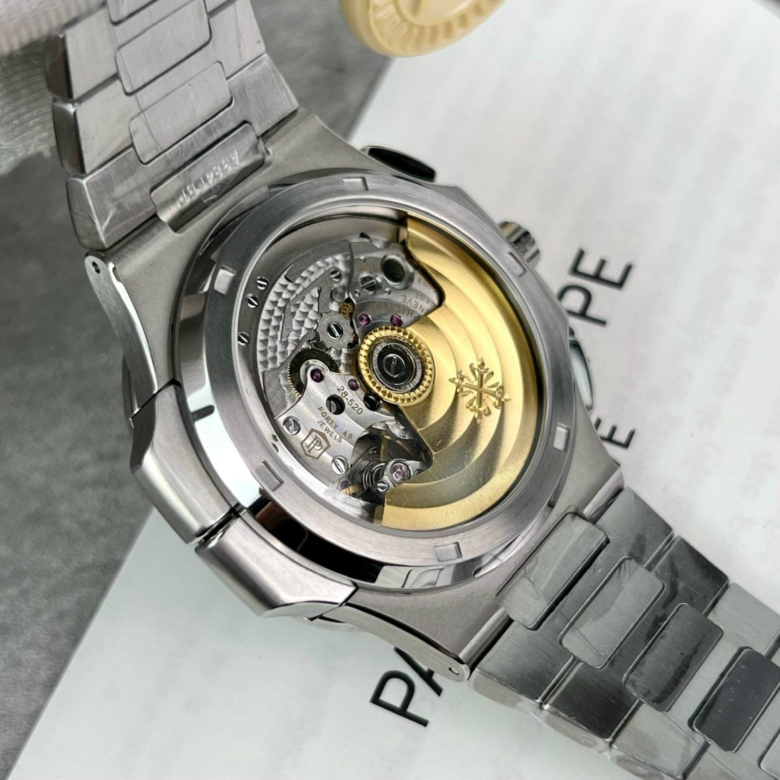 Patek Philippe Nautilus 5990 – Swiss 1:1 Grade Metal Wire Luxury Watch - Image 8
